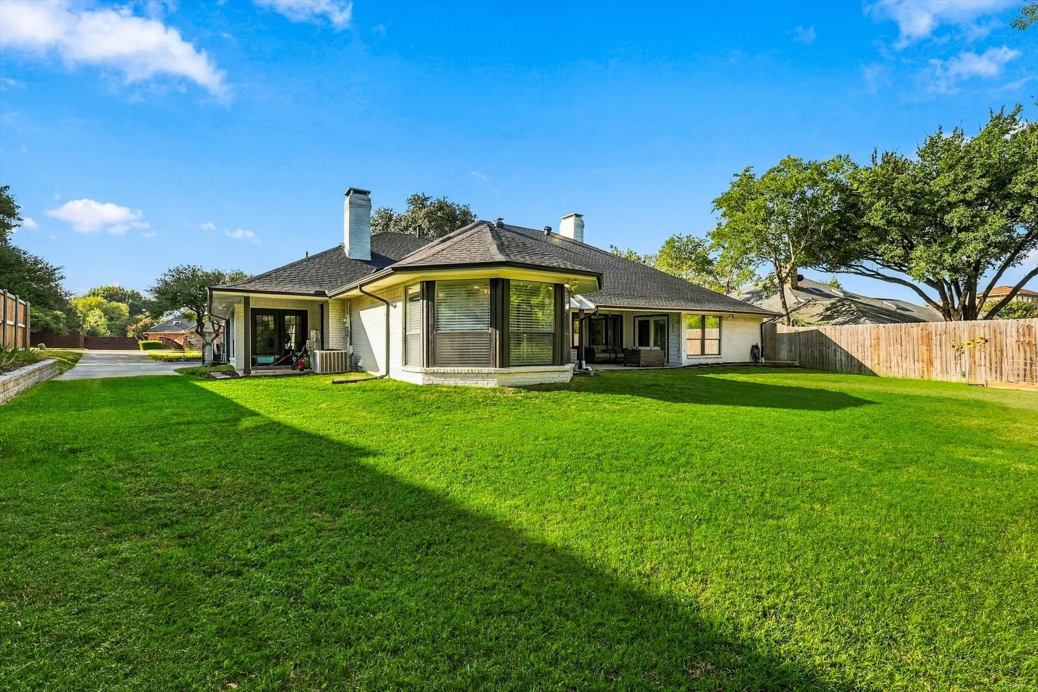 Single Family Residence For Sale in Dallas County , 10011 Woodlake Drive, Dallas, Texas 75243, 4 Bedroom, 3 Bathroom, 2 Garage spaces, 3,154 Sqft, built in 1979, mls#21409275, Real Estate Agent in Dallas, Homes For Sale in Dallas county, Homes For Sale in Dallas, Realtor in Dallas Texas, Real Estate Brokerage Independent Realty Texas, Luminita Cordes Realtor