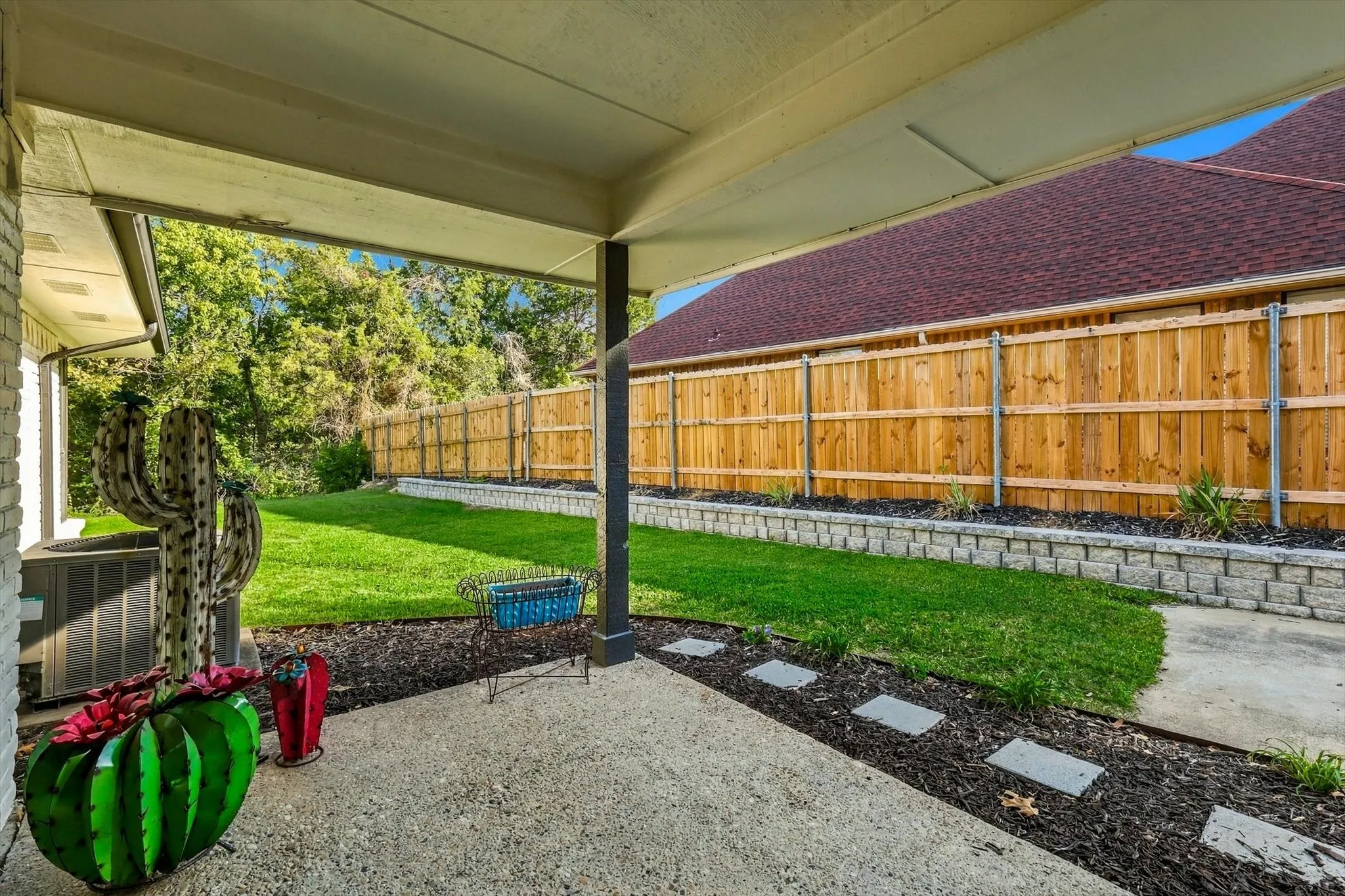 Single Family Residence For Sale in Dallas County , 10011 Woodlake Drive, Dallas, Texas 75243, 4 Bedroom, 3 Bathroom, 2 Garage spaces, 3,154 Sqft, built in 1979, mls#21409275, Real Estate Agent in Dallas, Homes For Sale in Dallas county, Homes For Sale in Dallas, Realtor in Dallas Texas, Real Estate Brokerage Independent Realty Texas, Luminita Cordes Realtor