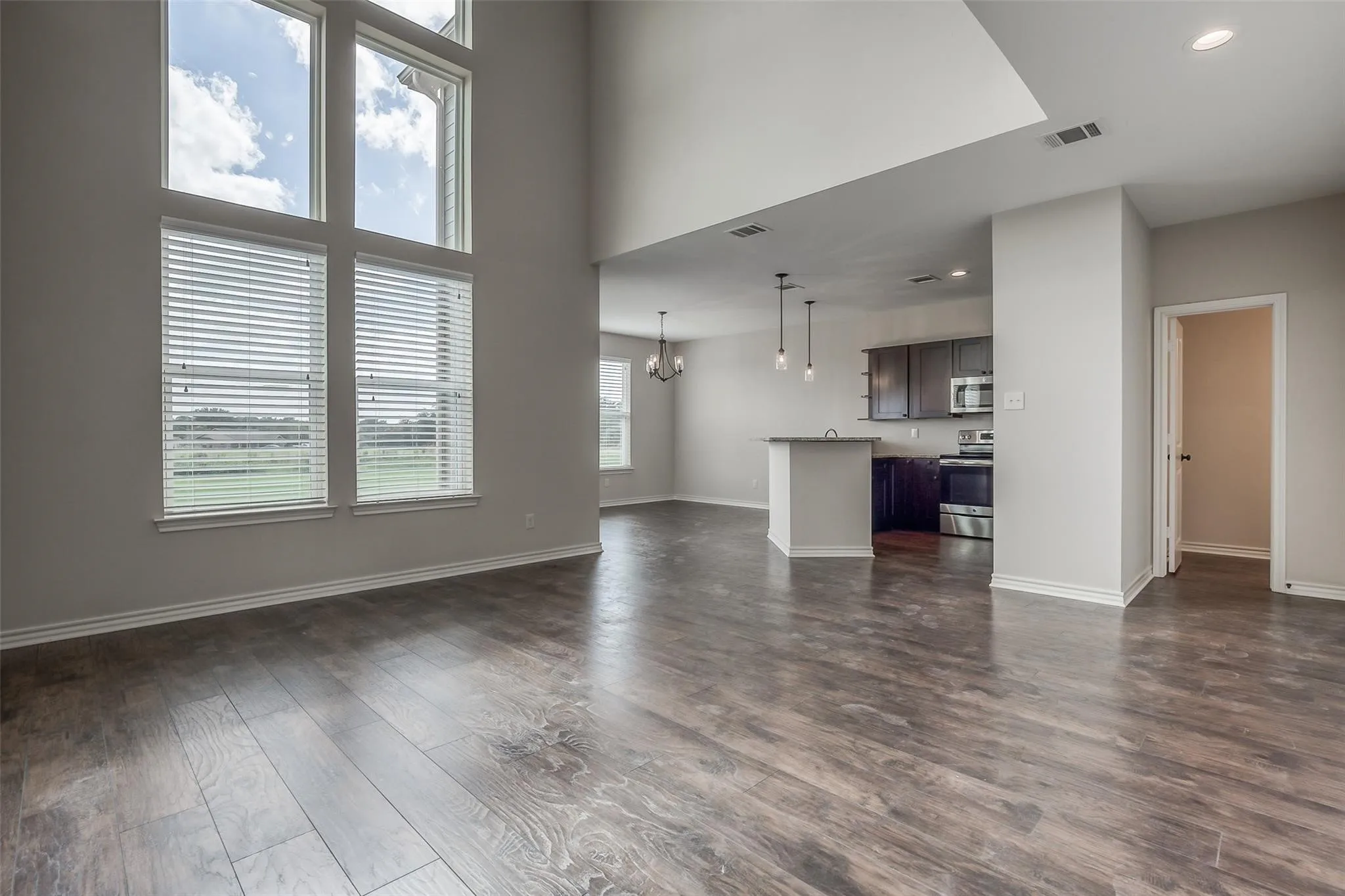 Townhouse For Rent in Parker County , 106 Eagle Meadow, Brock, Texas 76087, 3 Bedroom, 3 Bathroom, 2 Garage spaces, 1,625 Sqft, built in 2020, mls#21410138, Real Estate Agent in Brock, Homes For Rent in Parker county, Homes For Rent in Brock, Realtor in Brock Texas, Real Estate Brokerage Independent Realty Texas, Luminita Cordes Realtor