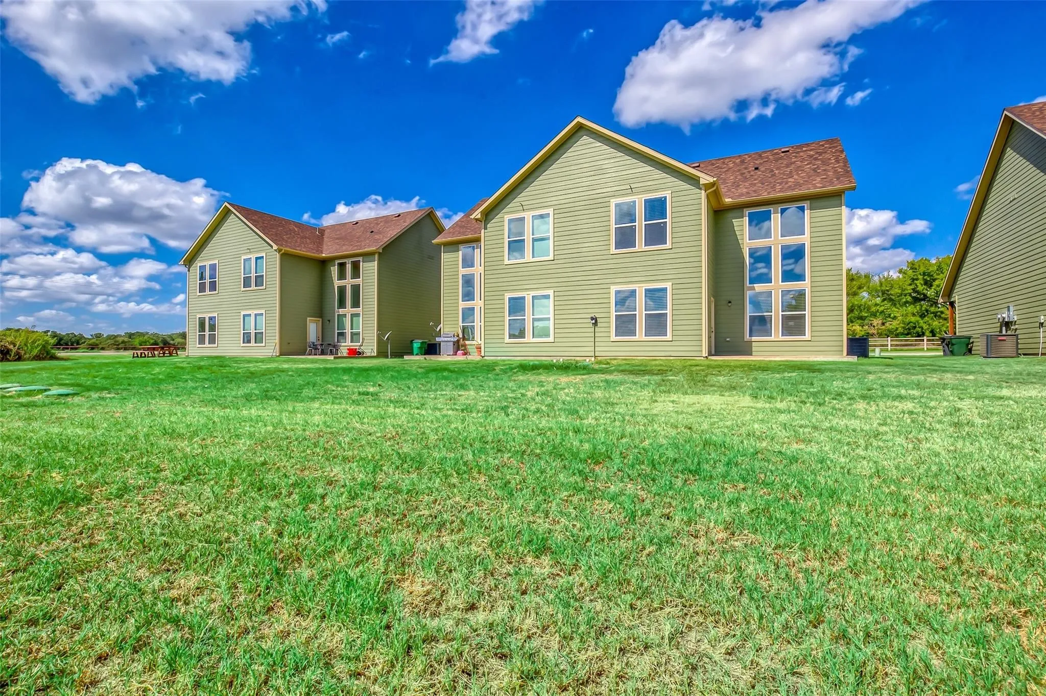 Townhouse For Rent in Parker County , 106 Eagle Meadow, Brock, Texas 76087, 3 Bedroom, 3 Bathroom, 2 Garage spaces, 1,625 Sqft, built in 2020, mls#21410138, Real Estate Agent in Brock, Homes For Rent in Parker county, Homes For Rent in Brock, Realtor in Brock Texas, Real Estate Brokerage Independent Realty Texas, Luminita Cordes Realtor