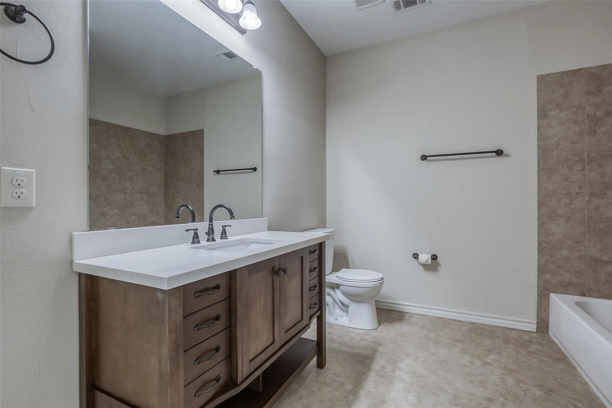 Townhouse For Rent in Parker County , 106 Eagle Meadow, Brock, Texas 76087, 3 Bedroom, 3 Bathroom, 2 Garage spaces, 1,625 Sqft, built in 2020, mls#21410138, Real Estate Agent in Brock, Homes For Rent in Parker county, Homes For Rent in Brock, Realtor in Brock Texas, Real Estate Brokerage Independent Realty Texas, Luminita Cordes Realtor