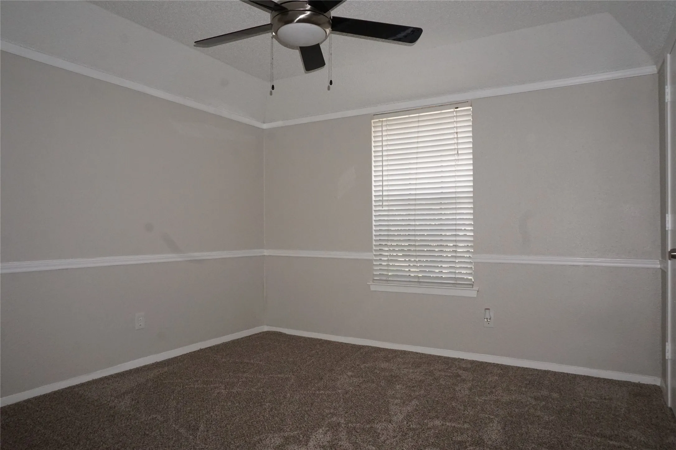 Single Family Residence For Rent in Tarrant County , 7133 Barbados Drive, North Richland Hills, Texas 76180, 3 Bedroom, 2 Bathroom, 2 Garage spaces, 1,607 Sqft, built in 1981, mls#21406426, Real Estate Agent in North Richland Hills, Homes For Rent in Tarrant county, Homes For Rent in North Richland Hills, Realtor in North Richland Hills Texas, Real Estate Brokerage Independent Realty Texas, Luminita Cordes Realtor
