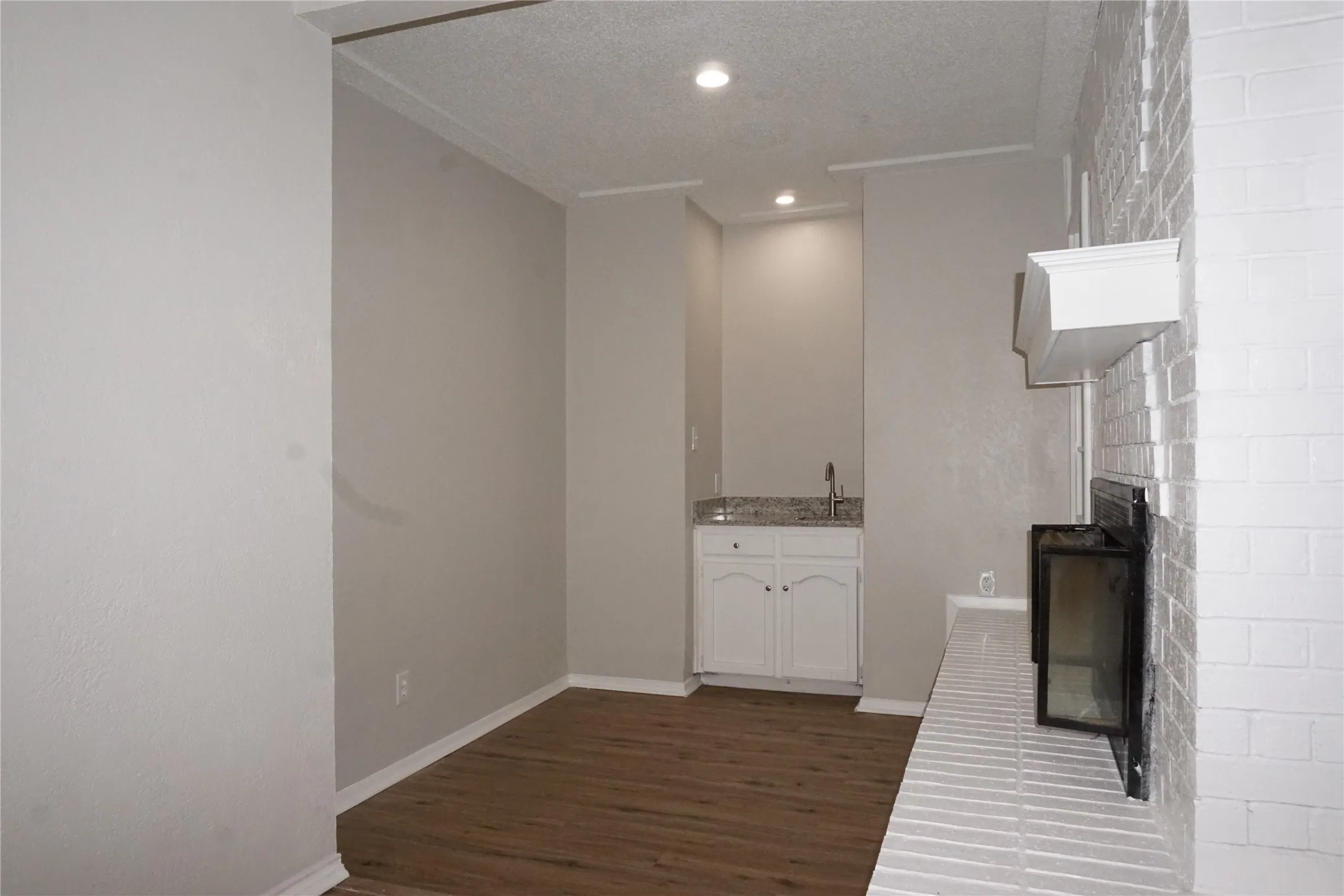 Single Family Residence For Rent in Tarrant County , 7133 Barbados Drive, North Richland Hills, Texas 76180, 3 Bedroom, 2 Bathroom, 2 Garage spaces, 1,607 Sqft, built in 1981, mls#21406426, Real Estate Agent in North Richland Hills, Homes For Rent in Tarrant county, Homes For Rent in North Richland Hills, Realtor in North Richland Hills Texas, Real Estate Brokerage Independent Realty Texas, Luminita Cordes Realtor