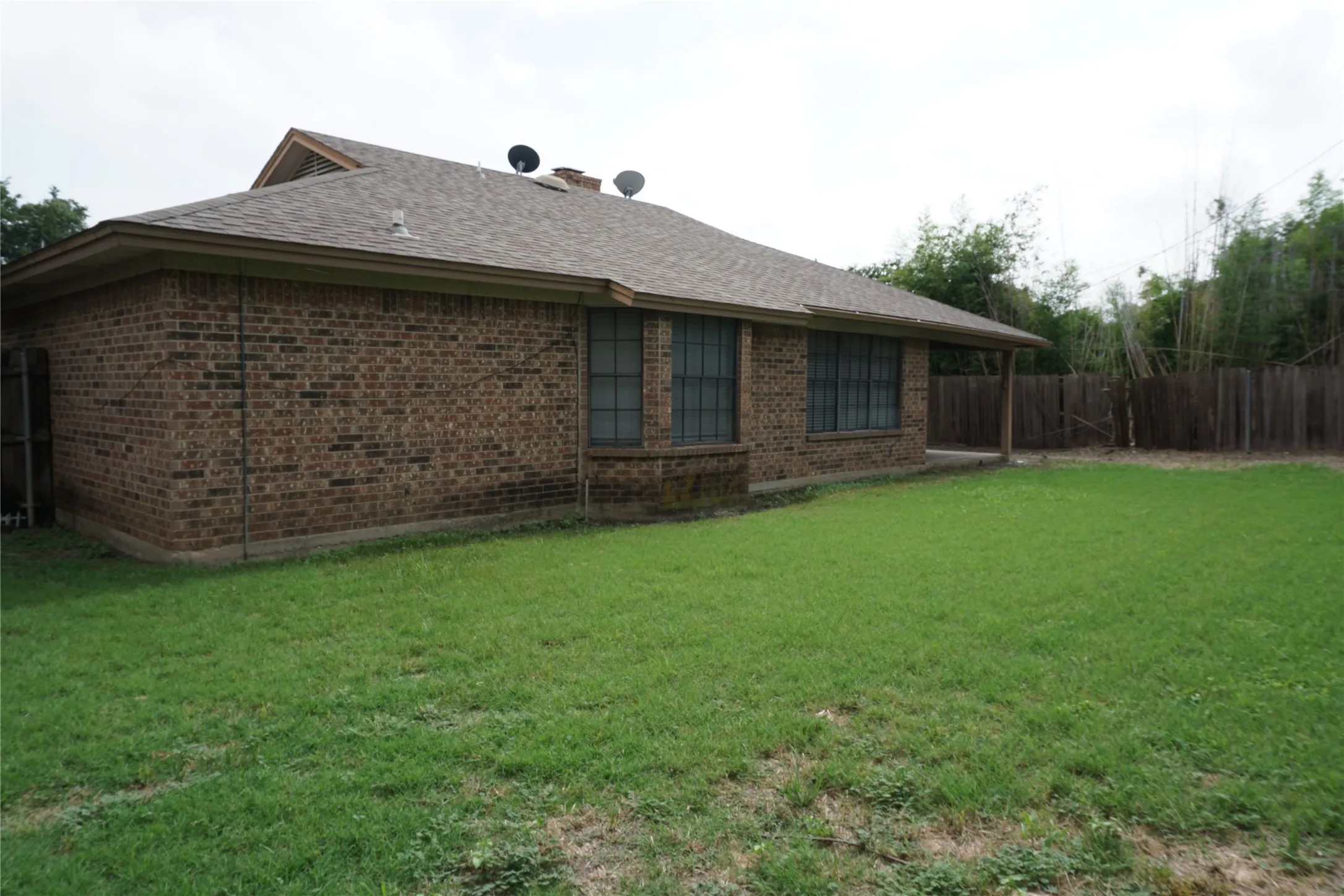 Single Family Residence For Rent in Tarrant County , 7133 Barbados Drive, North Richland Hills, Texas 76180, 3 Bedroom, 2 Bathroom, 2 Garage spaces, 1,607 Sqft, built in 1981, mls#21406426, Real Estate Agent in North Richland Hills, Homes For Rent in Tarrant county, Homes For Rent in North Richland Hills, Realtor in North Richland Hills Texas, Real Estate Brokerage Independent Realty Texas, Luminita Cordes Realtor