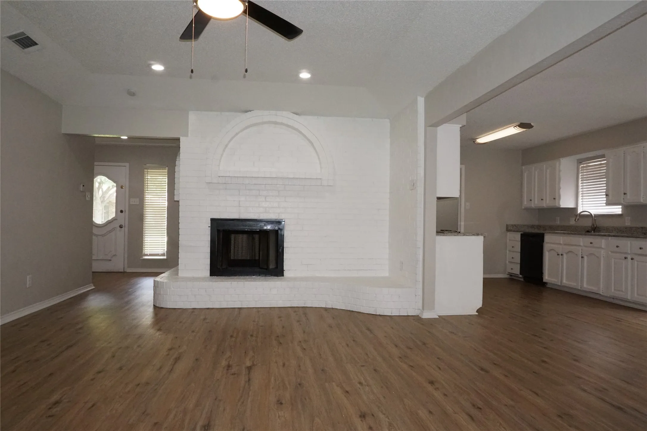 Single Family Residence For Rent in Tarrant County , 7133 Barbados Drive, North Richland Hills, Texas 76180, 3 Bedroom, 2 Bathroom, 2 Garage spaces, 1,607 Sqft, built in 1981, mls#21406426, Real Estate Agent in North Richland Hills, Homes For Rent in Tarrant county, Homes For Rent in North Richland Hills, Realtor in North Richland Hills Texas, Real Estate Brokerage Independent Realty Texas, Luminita Cordes Realtor