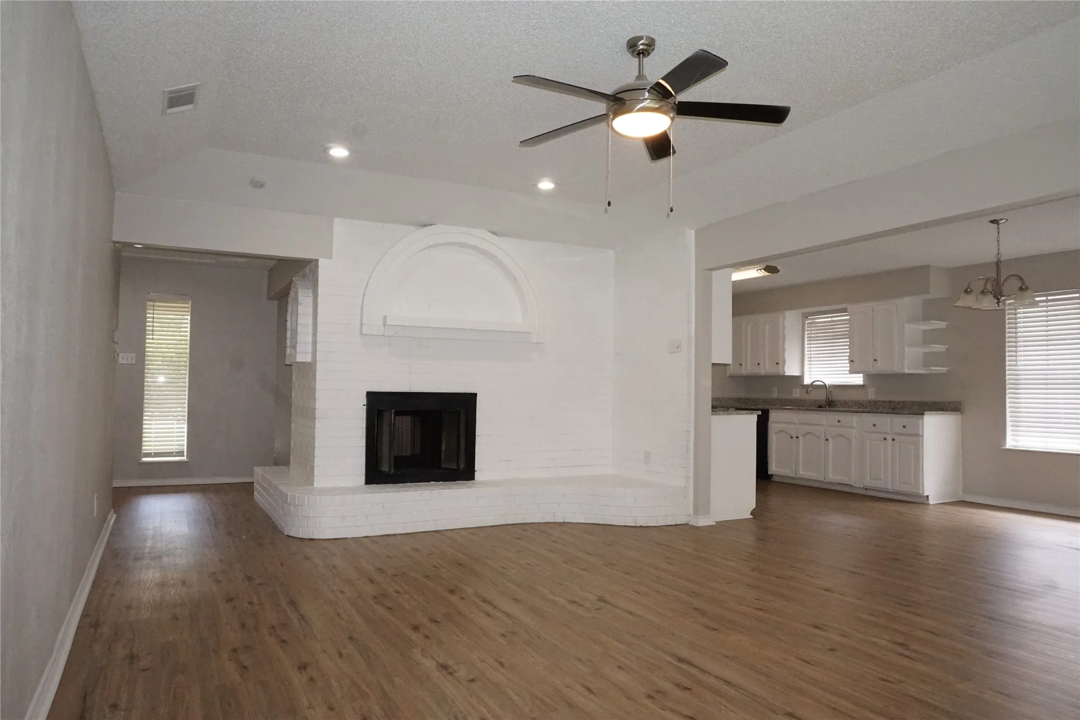 Single Family Residence For Rent in Tarrant County , 7133 Barbados Drive, North Richland Hills, Texas 76180, 3 Bedroom, 2 Bathroom, 2 Garage spaces, 1,607 Sqft, built in 1981, mls#21406426, Real Estate Agent in North Richland Hills, Homes For Rent in Tarrant county, Homes For Rent in North Richland Hills, Realtor in North Richland Hills Texas, Real Estate Brokerage Independent Realty Texas, Luminita Cordes Realtor