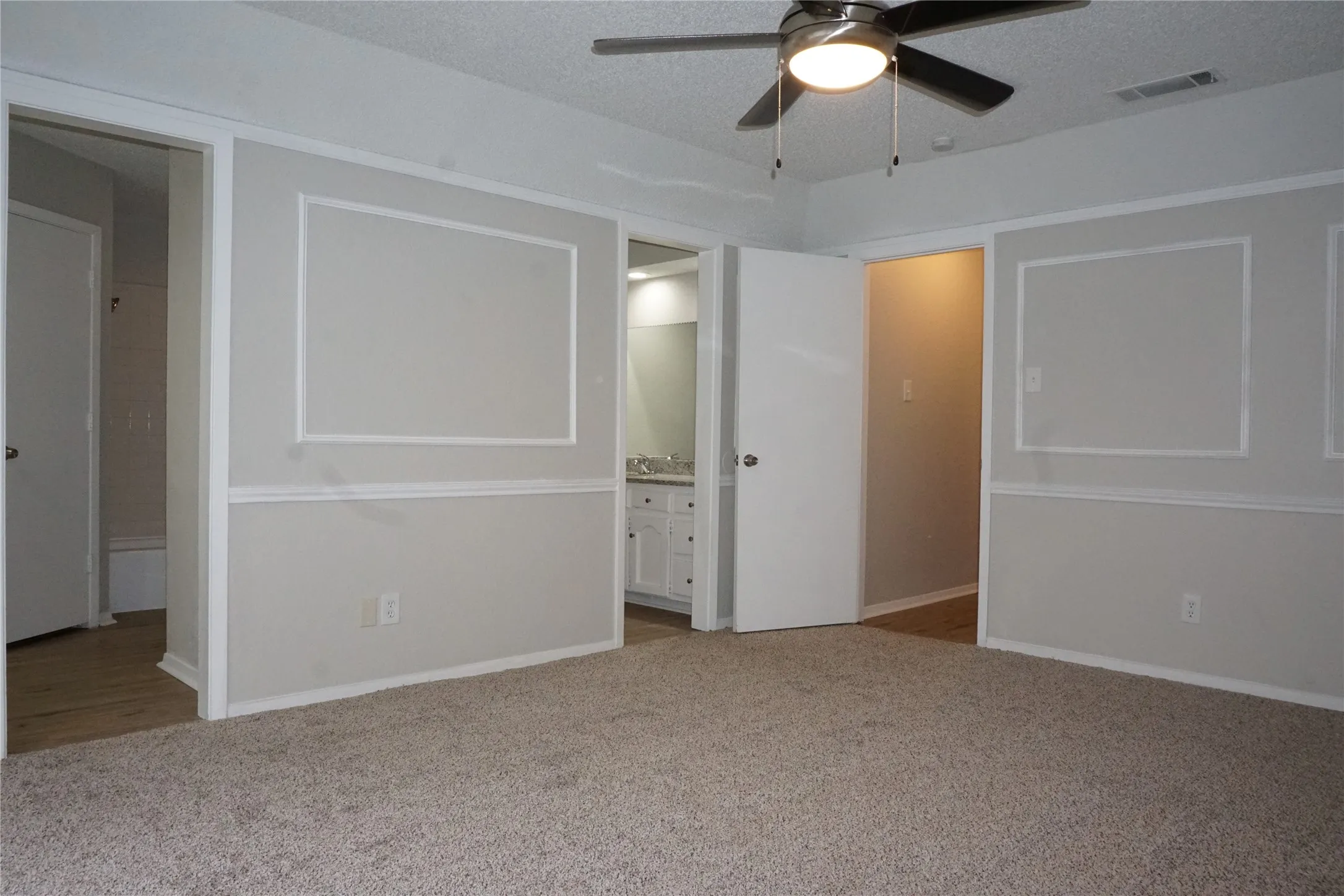 Single Family Residence For Rent in Tarrant County , 7133 Barbados Drive, North Richland Hills, Texas 76180, 3 Bedroom, 2 Bathroom, 2 Garage spaces, 1,607 Sqft, built in 1981, mls#21406426, Real Estate Agent in North Richland Hills, Homes For Rent in Tarrant county, Homes For Rent in North Richland Hills, Realtor in North Richland Hills Texas, Real Estate Brokerage Independent Realty Texas, Luminita Cordes Realtor