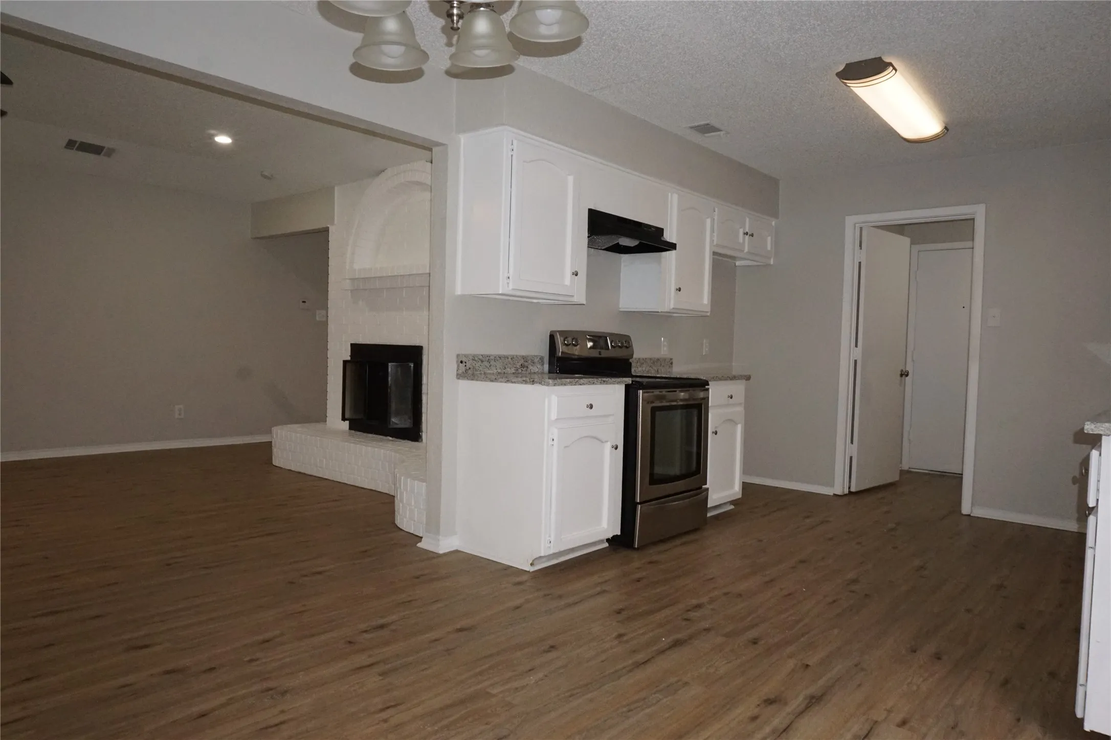 Single Family Residence For Rent in Tarrant County , 7133 Barbados Drive, North Richland Hills, Texas 76180, 3 Bedroom, 2 Bathroom, 2 Garage spaces, 1,607 Sqft, built in 1981, mls#21406426, Real Estate Agent in North Richland Hills, Homes For Rent in Tarrant county, Homes For Rent in North Richland Hills, Realtor in North Richland Hills Texas, Real Estate Brokerage Independent Realty Texas, Luminita Cordes Realtor