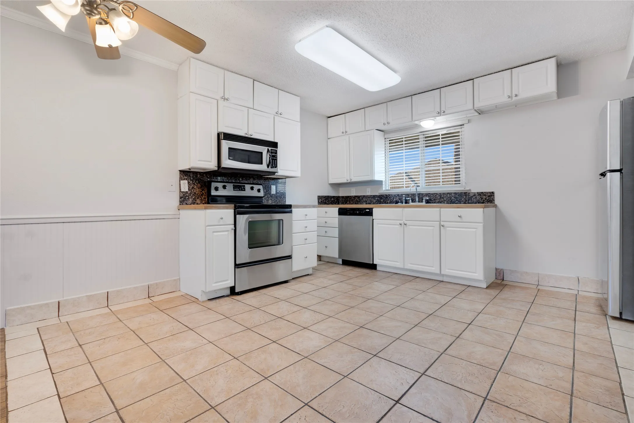 Apartment For Rent in Tarrant County , 1207 W Wall Street 4, Grapevine, Texas 76051, 1 Bedroom, 1 Bathroom, Garage spaces, 650 Sqft, built in 1968, mls#21410146, Real Estate Agent in Grapevine, Homes For Rent in Tarrant county, Homes For Rent in Grapevine, Realtor in Grapevine Texas, Real Estate Brokerage Independent Realty Texas, Luminita Cordes Realtor