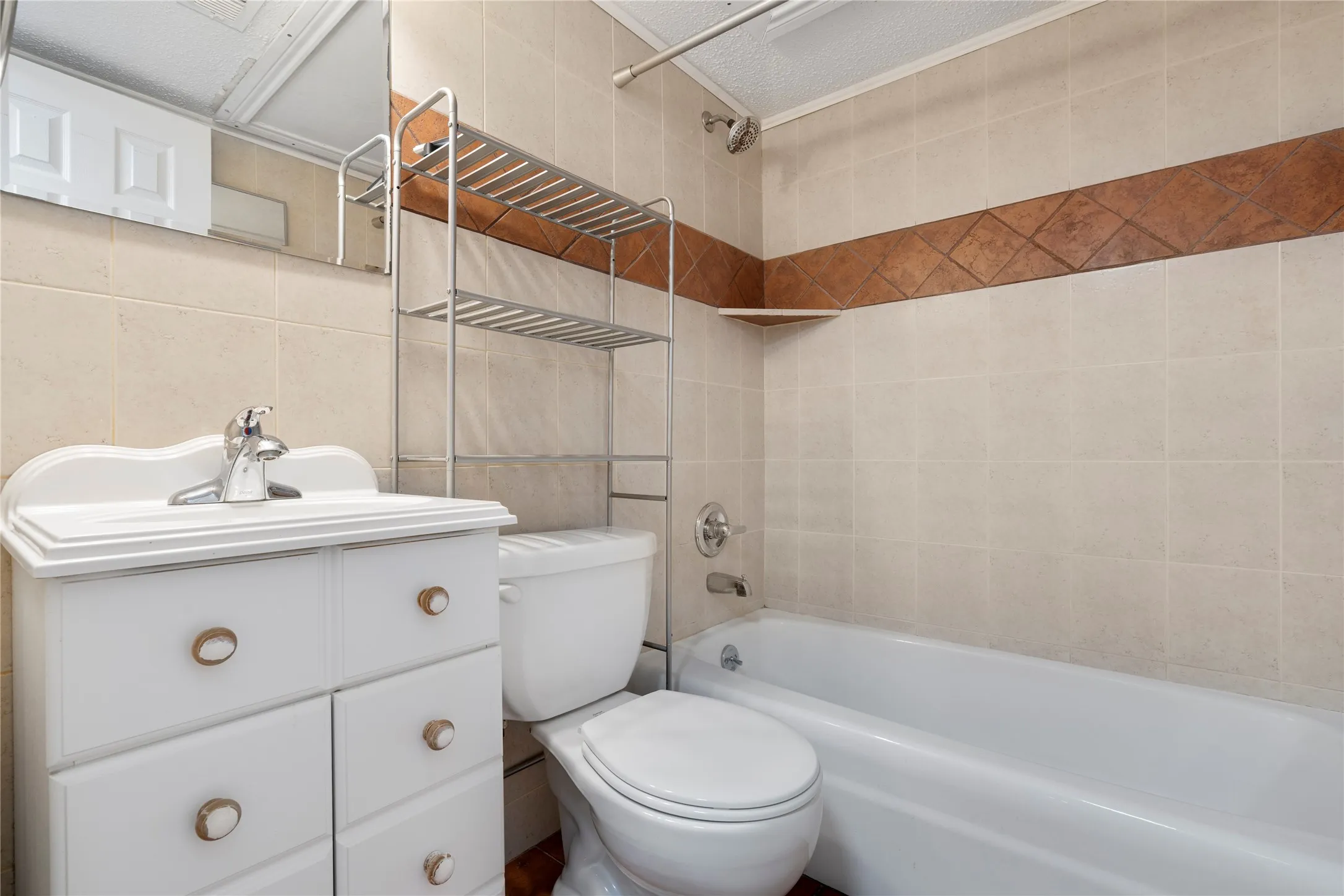 Apartment For Rent in Tarrant County , 1207 W Wall Street 4, Grapevine, Texas 76051, 1 Bedroom, 1 Bathroom, Garage spaces, 650 Sqft, built in 1968, mls#21410146, Real Estate Agent in Grapevine, Homes For Rent in Tarrant county, Homes For Rent in Grapevine, Realtor in Grapevine Texas, Real Estate Brokerage Independent Realty Texas, Luminita Cordes Realtor