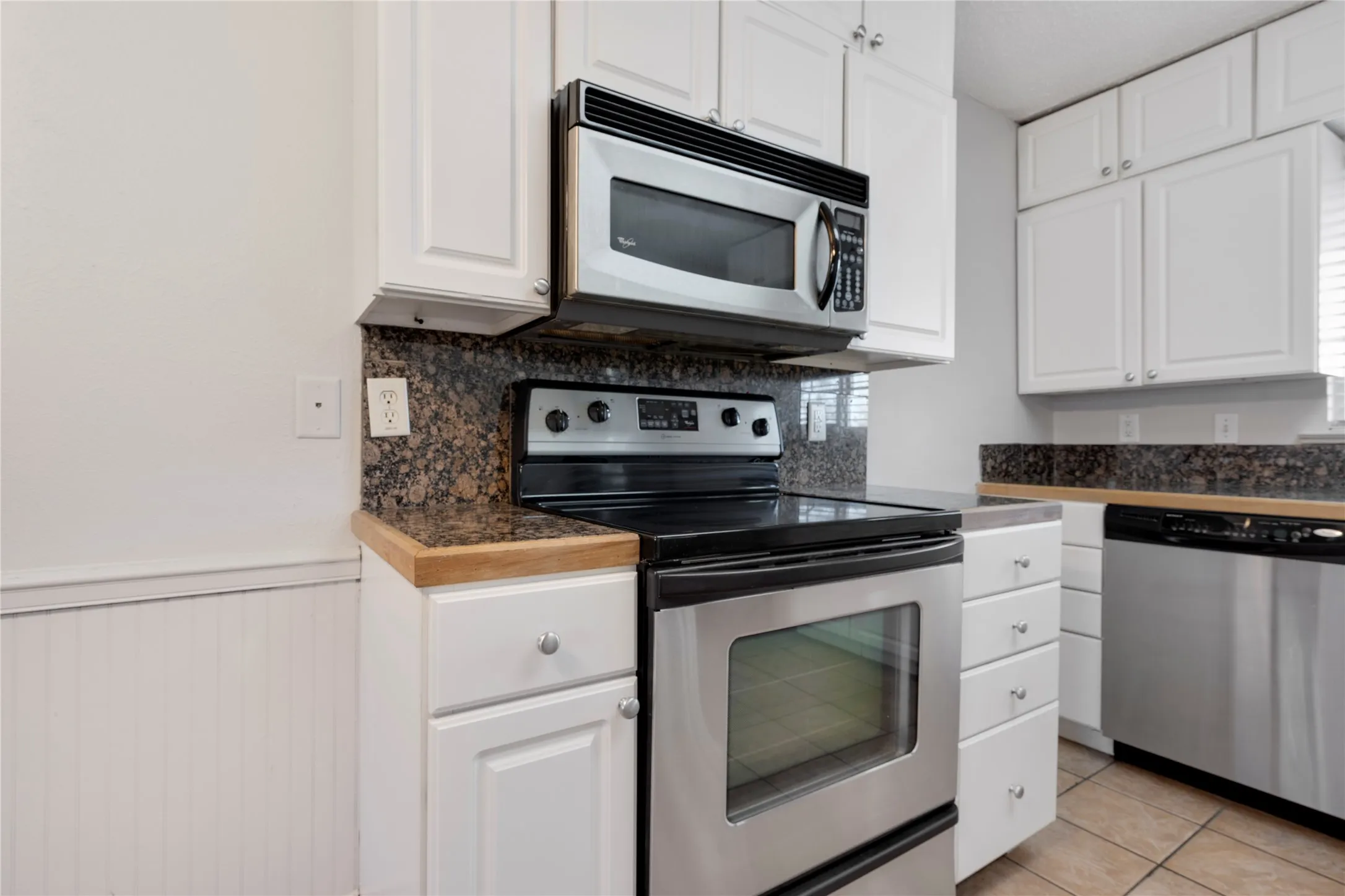 Apartment For Rent in Tarrant County , 1207 W Wall Street 4, Grapevine, Texas 76051, 1 Bedroom, 1 Bathroom, Garage spaces, 650 Sqft, built in 1968, mls#21410146, Real Estate Agent in Grapevine, Homes For Rent in Tarrant county, Homes For Rent in Grapevine, Realtor in Grapevine Texas, Real Estate Brokerage Independent Realty Texas, Luminita Cordes Realtor