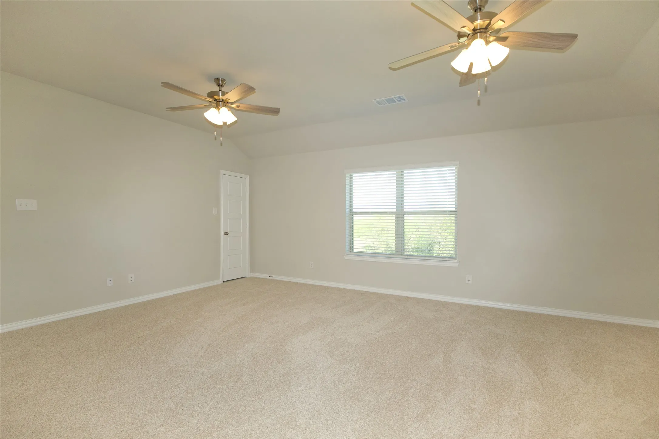 Single Family Residence For Sale in Denton County , 5516 Candlewood Drive, Denton, Texas 76207, 3 Bedroom, 3 Bathroom, 2 Garage spaces, 2,606 Sqft, built in 2024, mls#21410147, Real Estate Agent in Denton, Homes For Sale in Denton county, Homes For Sale in Denton, Realtor in Denton Texas, Real Estate Brokerage Independent Realty Texas, Luminita Cordes Realtor