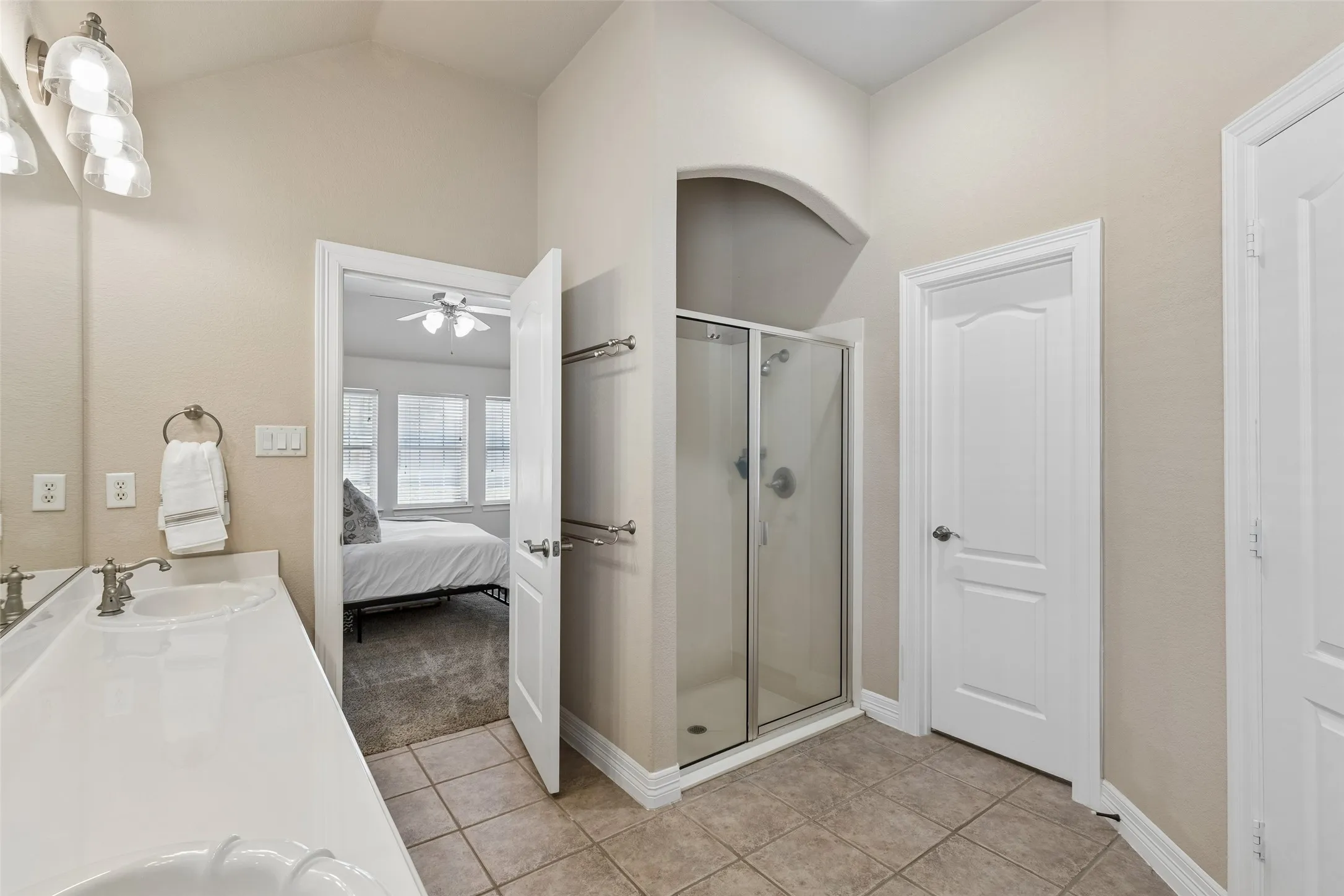 Single Family Residence For Sale in Parker County , 1208 Saddle Trail, Willow Park, Texas 76087, 4 Bedroom, 3 Bathroom, 2 Garage spaces, 2,519 Sqft, built in 2005, mls#21399926, Real Estate Agent in Willow Park, Homes For Sale in Parker county, Homes For Sale in Willow Park, Realtor in Willow Park Texas, Real Estate Brokerage Independent Realty Texas, Luminita Cordes Realtor