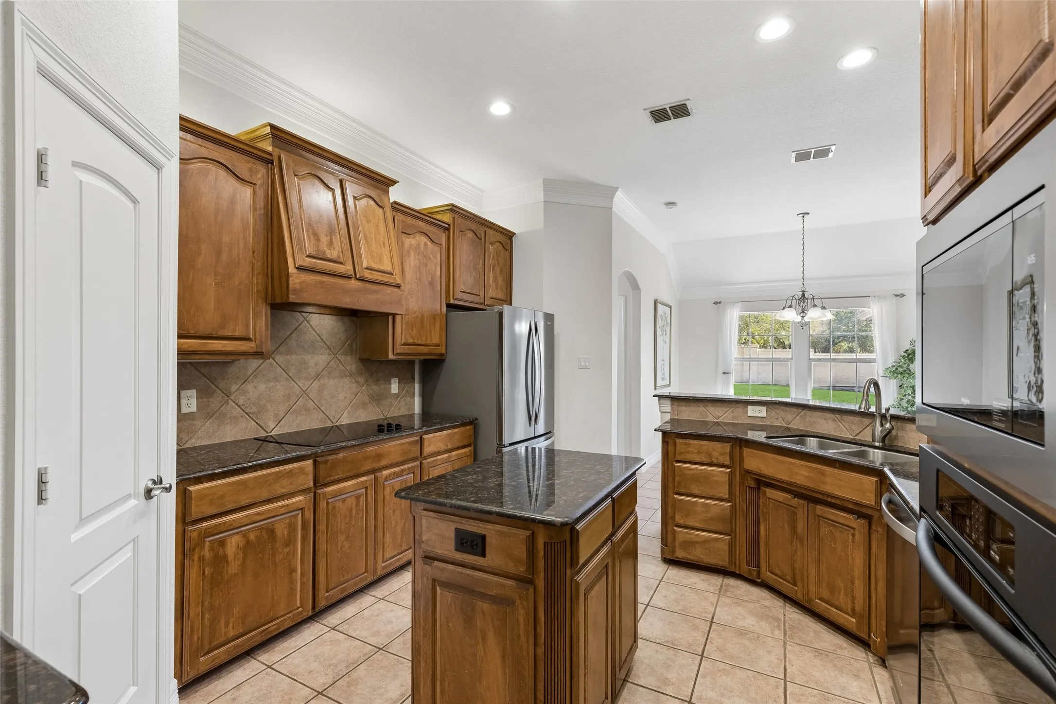 Single Family Residence For Sale in Parker County , 1208 Saddle Trail, Willow Park, Texas 76087, 4 Bedroom, 3 Bathroom, 2 Garage spaces, 2,519 Sqft, built in 2005, mls#21399926, Real Estate Agent in Willow Park, Homes For Sale in Parker county, Homes For Sale in Willow Park, Realtor in Willow Park Texas, Real Estate Brokerage Independent Realty Texas, Luminita Cordes Realtor