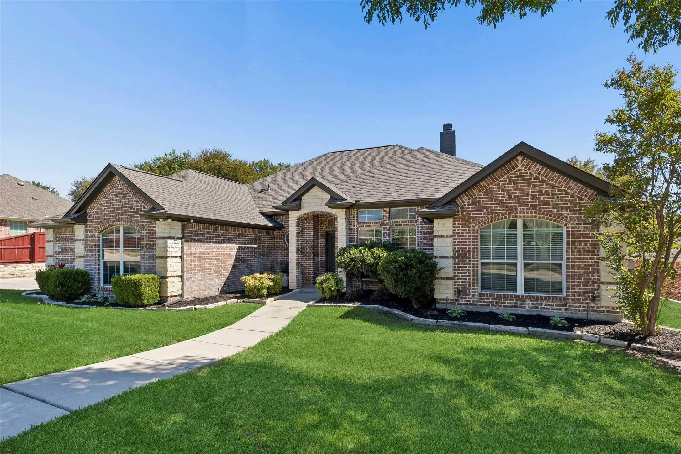 Single Family Residence For Sale in Parker County , 1208 Saddle Trail, Willow Park, Texas 76087, 4 Bedroom, 3 Bathroom, 2 Garage spaces, 2,519 Sqft, built in 2005, mls#21399926, Real Estate Agent in Willow Park, Homes For Sale in Parker county, Homes For Sale in Willow Park, Realtor in Willow Park Texas, Real Estate Brokerage Independent Realty Texas, Luminita Cordes Realtor