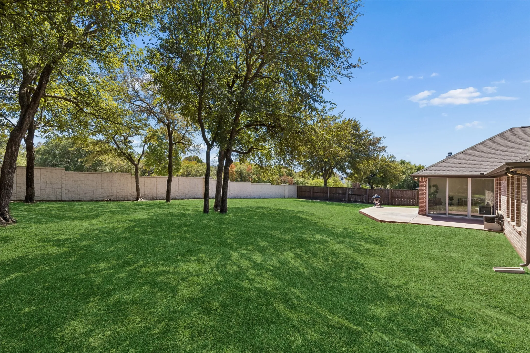Single Family Residence For Sale in Parker County , 1208 Saddle Trail, Willow Park, Texas 76087, 4 Bedroom, 3 Bathroom, 2 Garage spaces, 2,519 Sqft, built in 2005, mls#21399926, Real Estate Agent in Willow Park, Homes For Sale in Parker county, Homes For Sale in Willow Park, Realtor in Willow Park Texas, Real Estate Brokerage Independent Realty Texas, Luminita Cordes Realtor