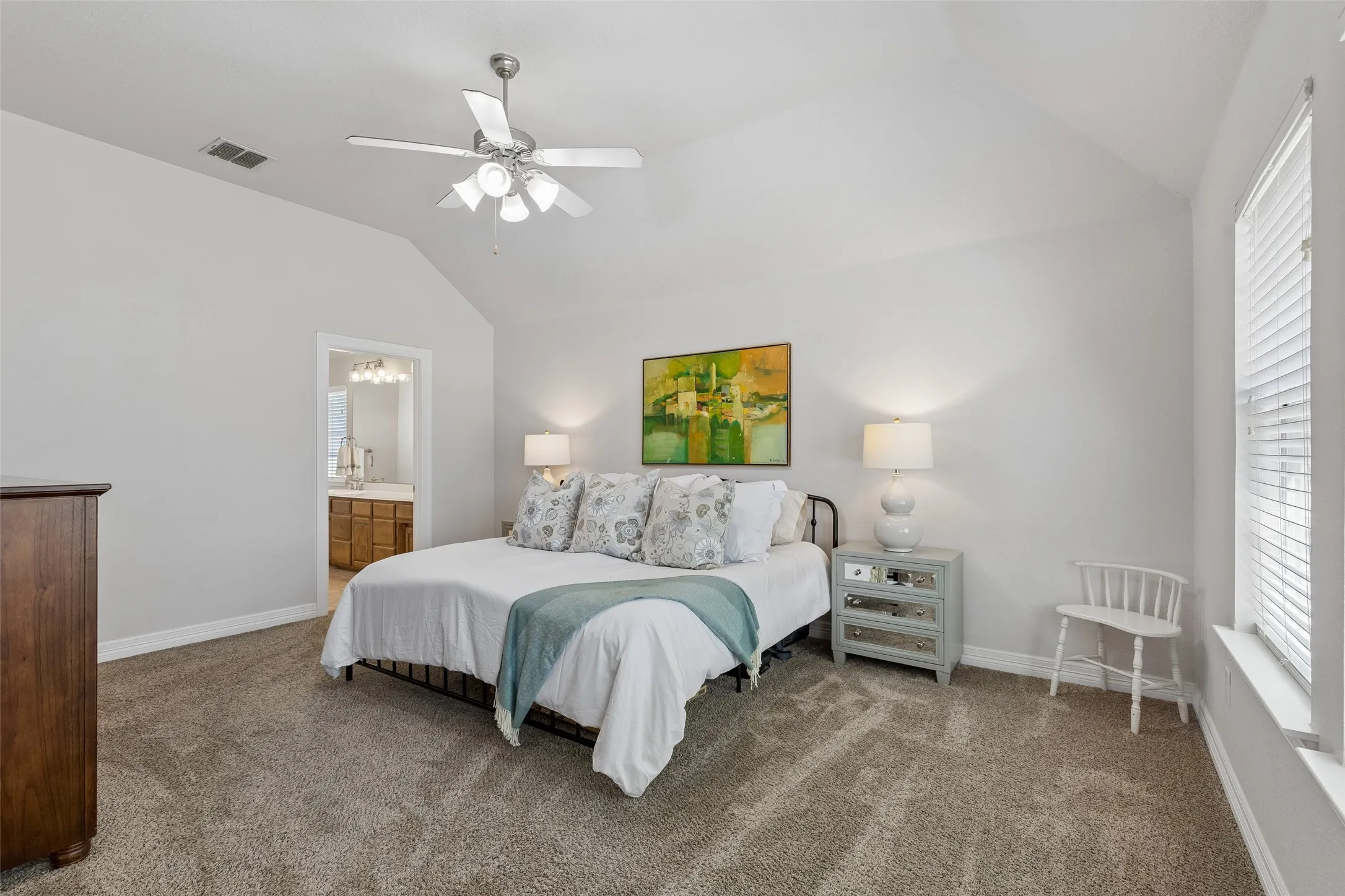Single Family Residence For Sale in Parker County , 1208 Saddle Trail, Willow Park, Texas 76087, 4 Bedroom, 3 Bathroom, 2 Garage spaces, 2,519 Sqft, built in 2005, mls#21399926, Real Estate Agent in Willow Park, Homes For Sale in Parker county, Homes For Sale in Willow Park, Realtor in Willow Park Texas, Real Estate Brokerage Independent Realty Texas, Luminita Cordes Realtor