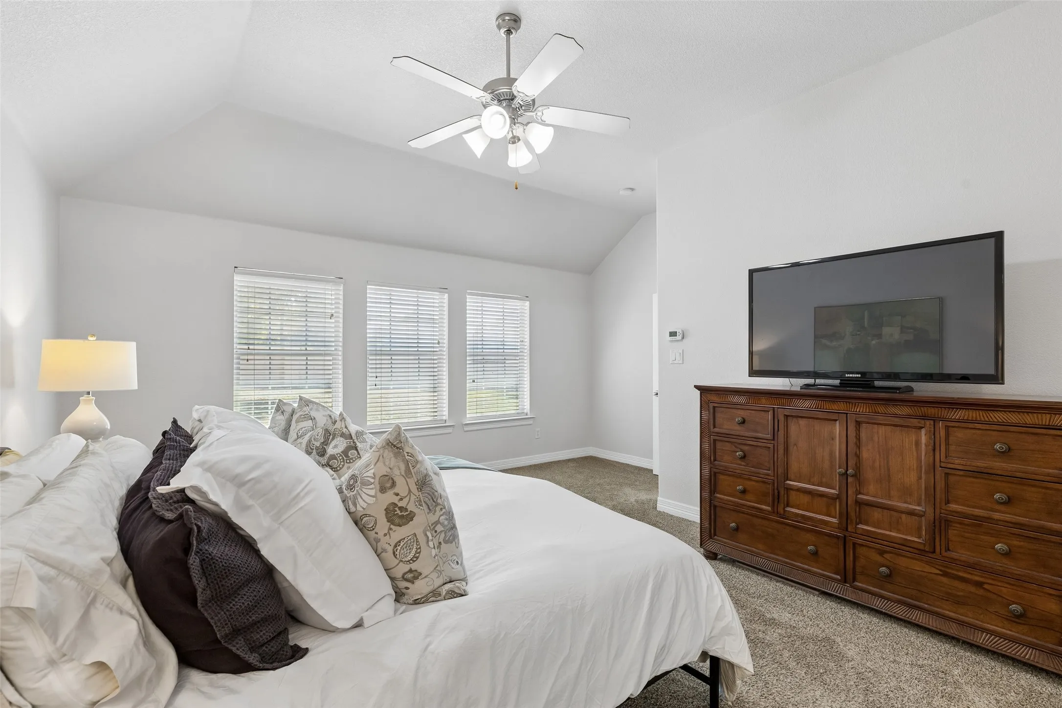 Single Family Residence For Sale in Parker County , 1208 Saddle Trail, Willow Park, Texas 76087, 4 Bedroom, 3 Bathroom, 2 Garage spaces, 2,519 Sqft, built in 2005, mls#21399926, Real Estate Agent in Willow Park, Homes For Sale in Parker county, Homes For Sale in Willow Park, Realtor in Willow Park Texas, Real Estate Brokerage Independent Realty Texas, Luminita Cordes Realtor