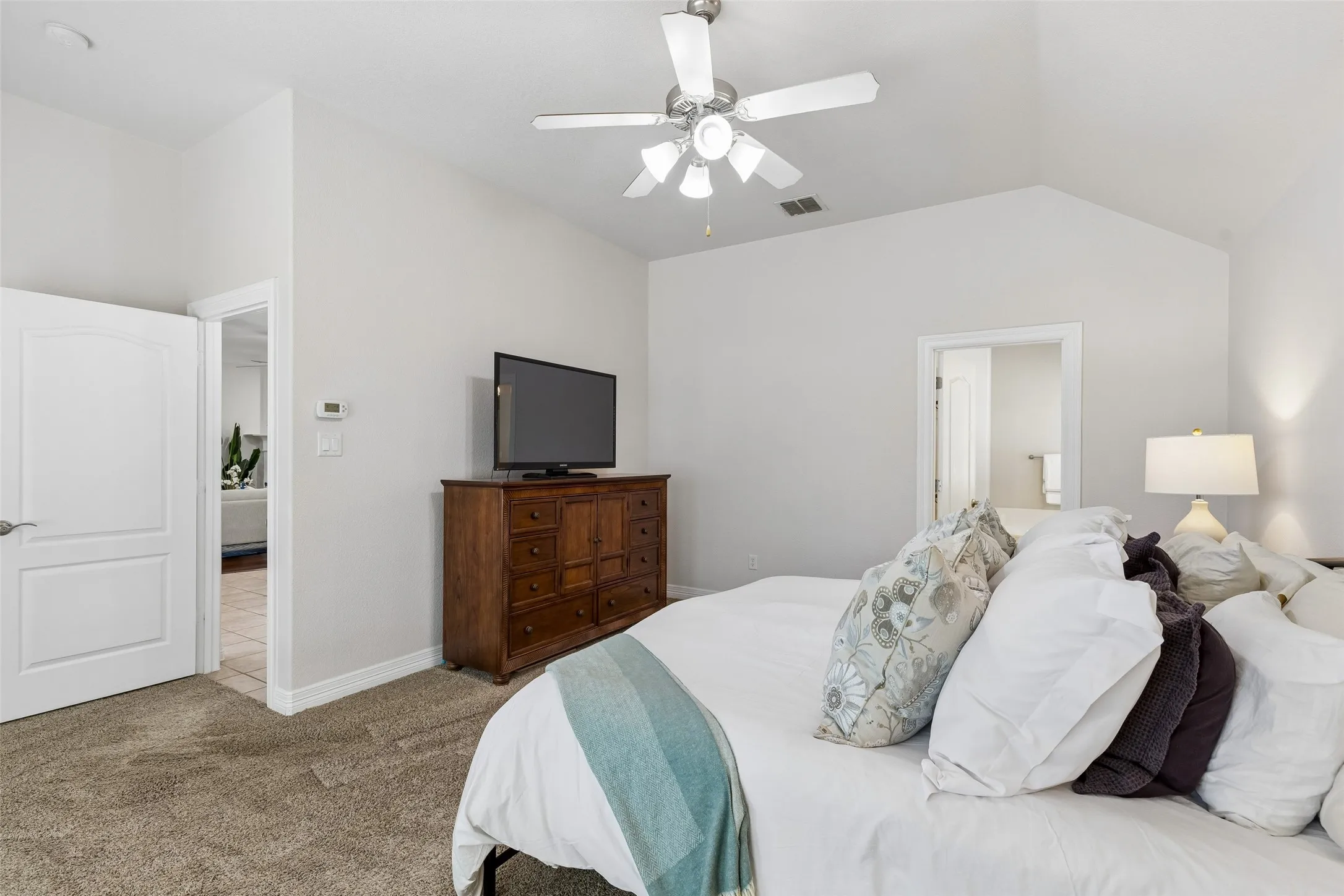 Single Family Residence For Sale in Parker County , 1208 Saddle Trail, Willow Park, Texas 76087, 4 Bedroom, 3 Bathroom, 2 Garage spaces, 2,519 Sqft, built in 2005, mls#21399926, Real Estate Agent in Willow Park, Homes For Sale in Parker county, Homes For Sale in Willow Park, Realtor in Willow Park Texas, Real Estate Brokerage Independent Realty Texas, Luminita Cordes Realtor