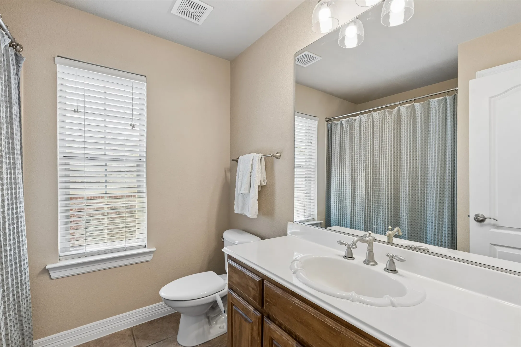 Single Family Residence For Sale in Parker County , 1208 Saddle Trail, Willow Park, Texas 76087, 4 Bedroom, 3 Bathroom, 2 Garage spaces, 2,519 Sqft, built in 2005, mls#21399926, Real Estate Agent in Willow Park, Homes For Sale in Parker county, Homes For Sale in Willow Park, Realtor in Willow Park Texas, Real Estate Brokerage Independent Realty Texas, Luminita Cordes Realtor