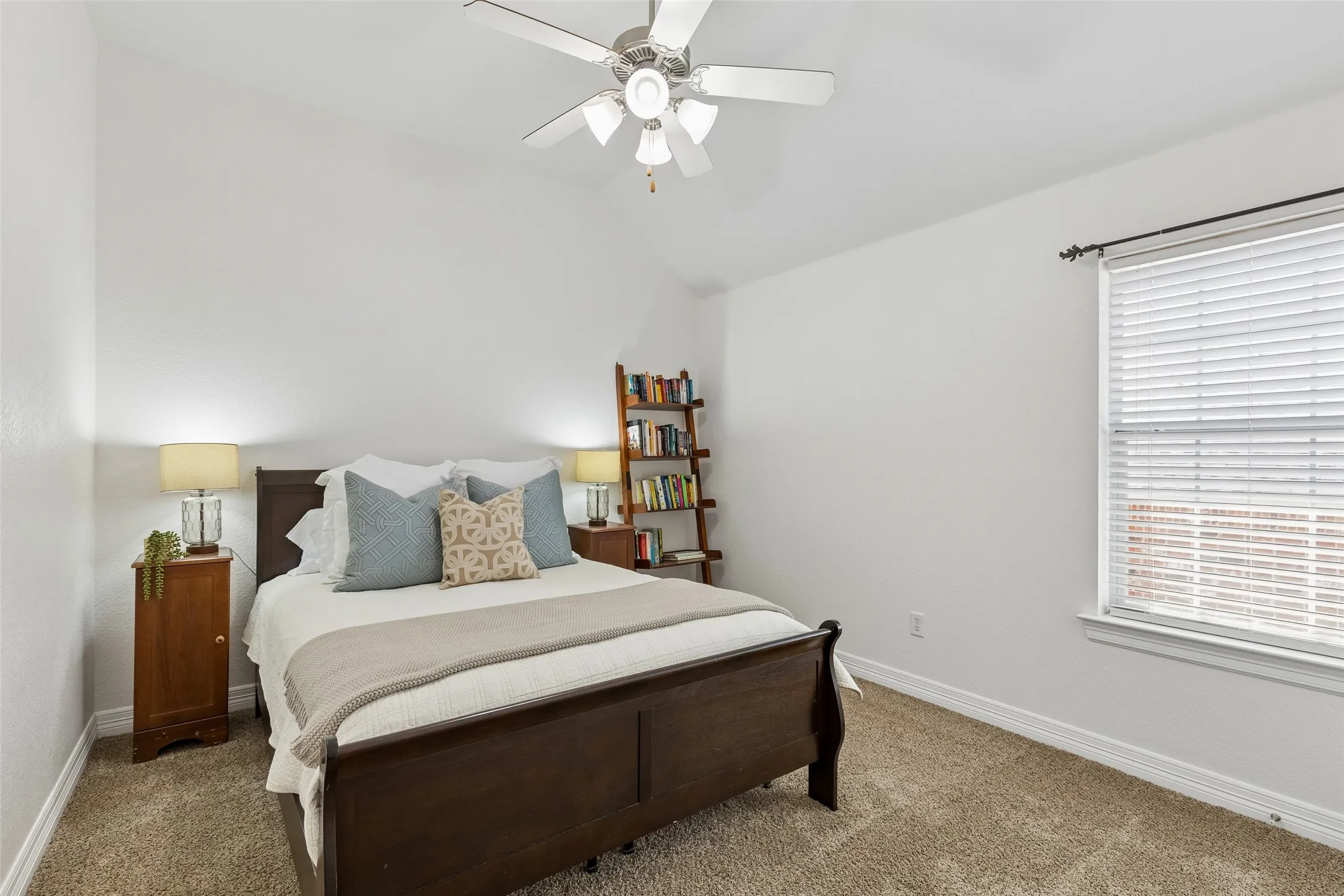 Single Family Residence For Sale in Parker County , 1208 Saddle Trail, Willow Park, Texas 76087, 4 Bedroom, 3 Bathroom, 2 Garage spaces, 2,519 Sqft, built in 2005, mls#21399926, Real Estate Agent in Willow Park, Homes For Sale in Parker county, Homes For Sale in Willow Park, Realtor in Willow Park Texas, Real Estate Brokerage Independent Realty Texas, Luminita Cordes Realtor
