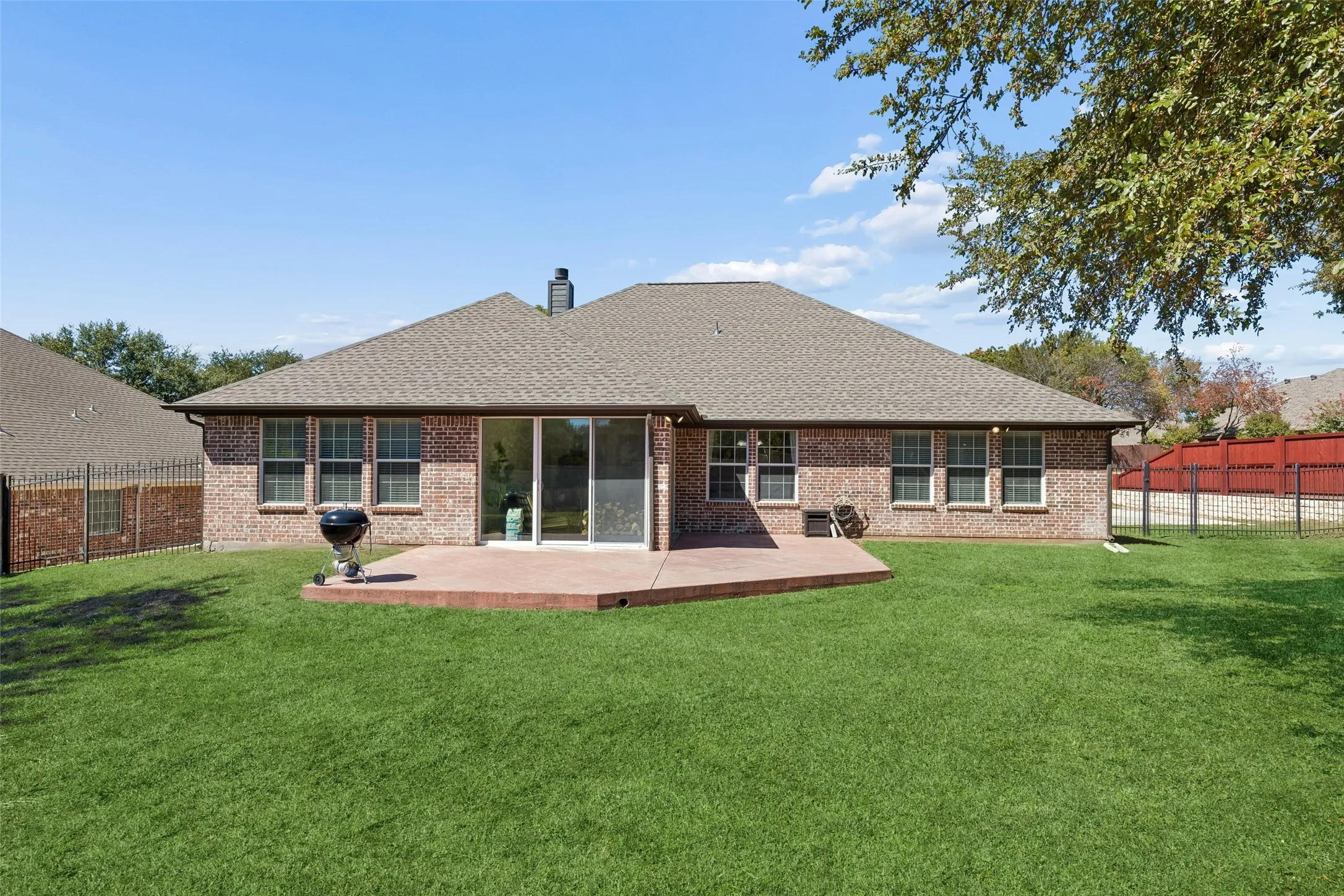 Single Family Residence For Sale in Parker County , 1208 Saddle Trail, Willow Park, Texas 76087, 4 Bedroom, 3 Bathroom, 2 Garage spaces, 2,519 Sqft, built in 2005, mls#21399926, Real Estate Agent in Willow Park, Homes For Sale in Parker county, Homes For Sale in Willow Park, Realtor in Willow Park Texas, Real Estate Brokerage Independent Realty Texas, Luminita Cordes Realtor