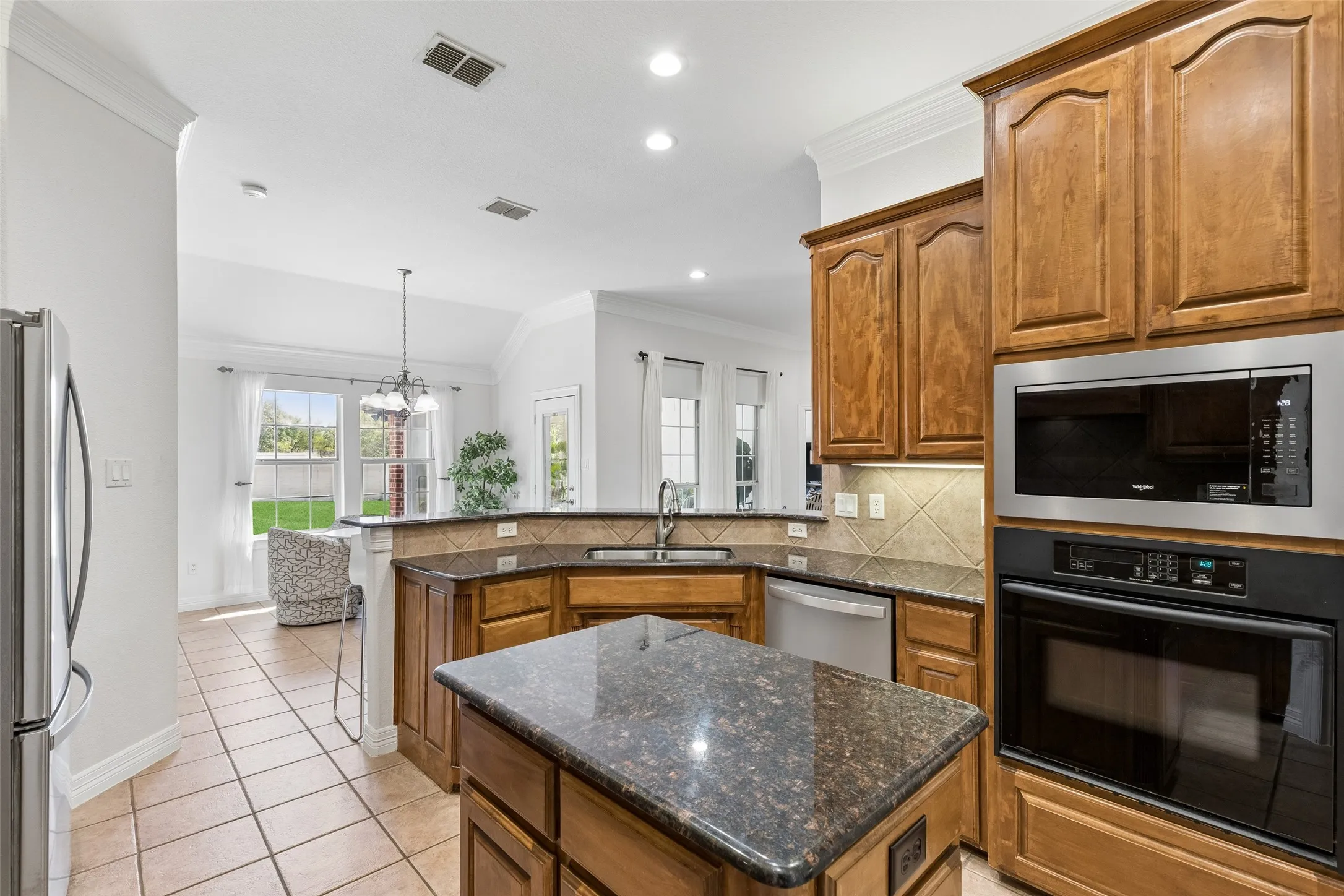 Single Family Residence For Sale in Parker County , 1208 Saddle Trail, Willow Park, Texas 76087, 4 Bedroom, 3 Bathroom, 2 Garage spaces, 2,519 Sqft, built in 2005, mls#21399926, Real Estate Agent in Willow Park, Homes For Sale in Parker county, Homes For Sale in Willow Park, Realtor in Willow Park Texas, Real Estate Brokerage Independent Realty Texas, Luminita Cordes Realtor