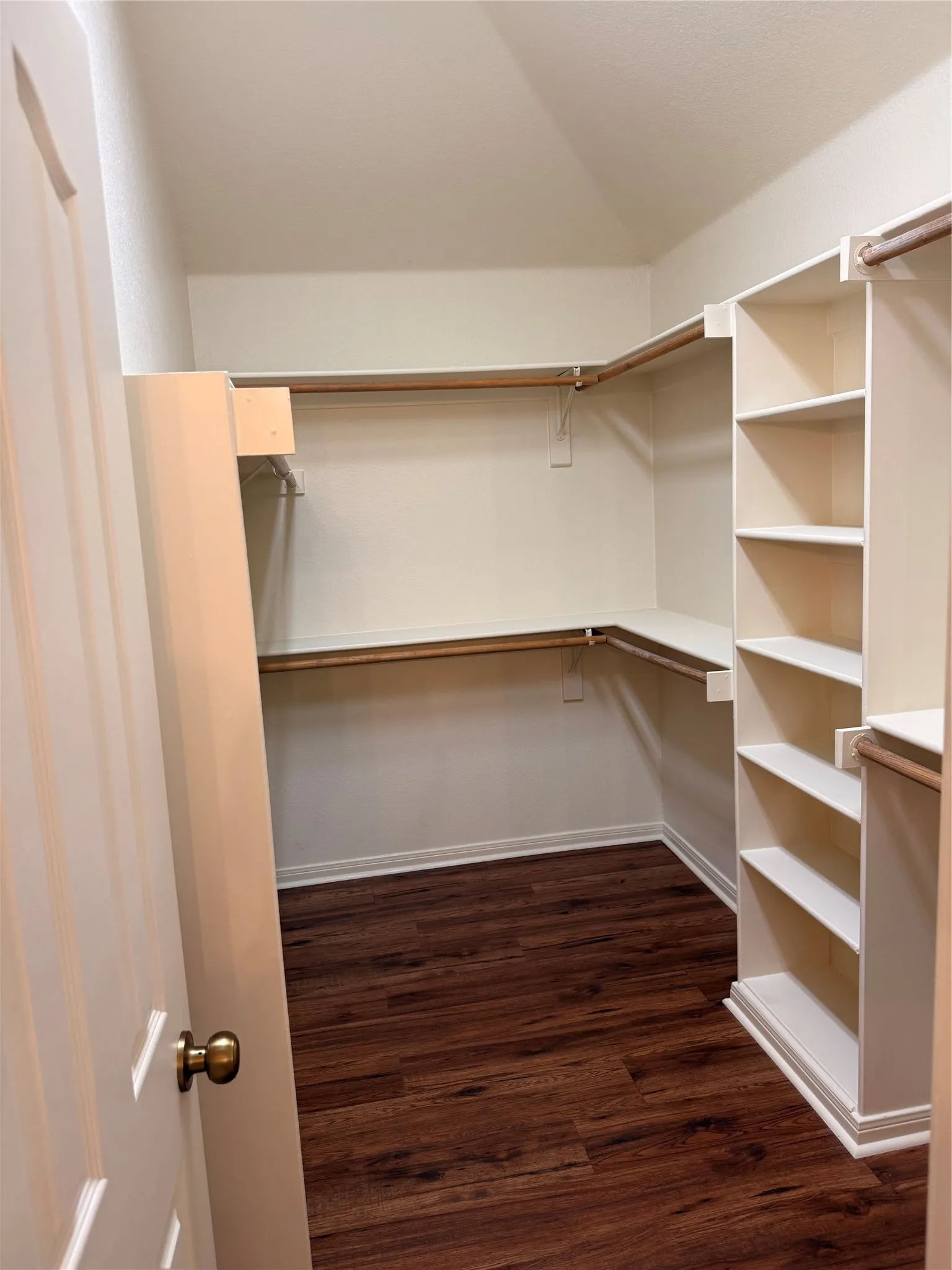 Single Family Residence For Sale in Tarrant County , 7804 Brook Meadow Lane, Fort Worth, Texas 76133, 3 Bedroom, 2 Bathroom, Garage spaces, 2,333 Sqft, built in 1999, mls#21409623, Real Estate Agent in Fort Worth, Homes For Sale in Tarrant county, Homes For Sale in Fort Worth, Realtor in Fort Worth Texas, Real Estate Brokerage Independent Realty Texas, Luminita Cordes Realtor