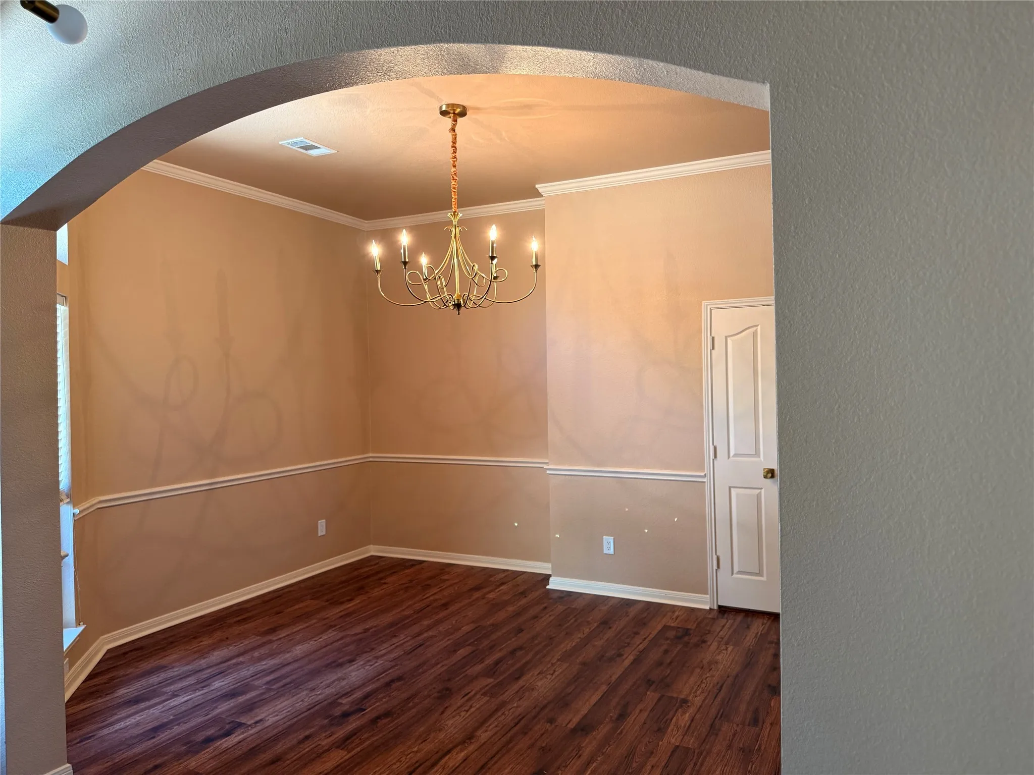 Single Family Residence For Sale in Tarrant County , 7804 Brook Meadow Lane, Fort Worth, Texas 76133, 3 Bedroom, 2 Bathroom, Garage spaces, 2,333 Sqft, built in 1999, mls#21409623, Real Estate Agent in Fort Worth, Homes For Sale in Tarrant county, Homes For Sale in Fort Worth, Realtor in Fort Worth Texas, Real Estate Brokerage Independent Realty Texas, Luminita Cordes Realtor