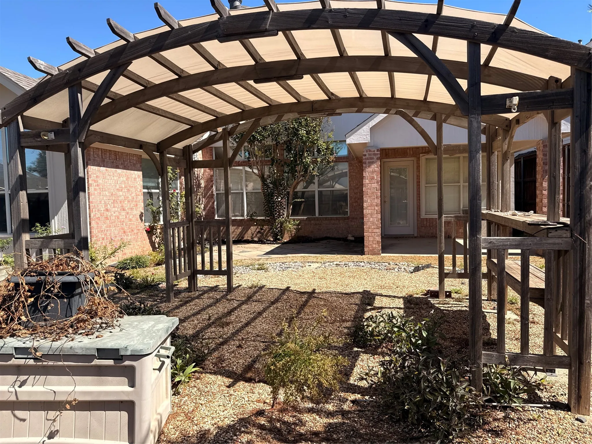 Single Family Residence For Sale in Tarrant County , 7804 Brook Meadow Lane, Fort Worth, Texas 76133, 3 Bedroom, 2 Bathroom, Garage spaces, 2,333 Sqft, built in 1999, mls#21409623, Real Estate Agent in Fort Worth, Homes For Sale in Tarrant county, Homes For Sale in Fort Worth, Realtor in Fort Worth Texas, Real Estate Brokerage Independent Realty Texas, Luminita Cordes Realtor
