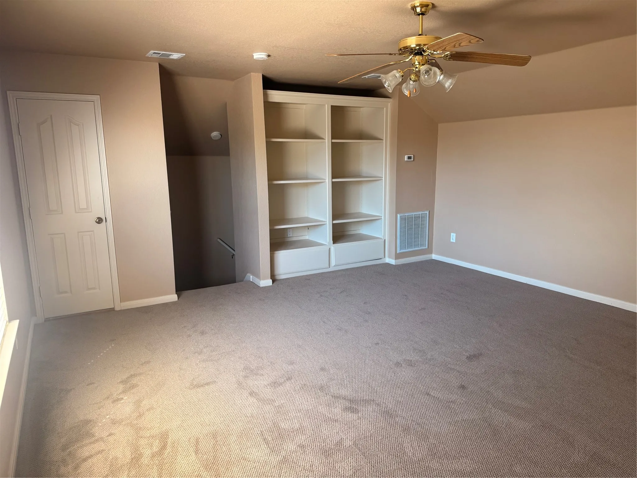Single Family Residence For Sale in Tarrant County , 7804 Brook Meadow Lane, Fort Worth, Texas 76133, 3 Bedroom, 2 Bathroom, Garage spaces, 2,333 Sqft, built in 1999, mls#21409623, Real Estate Agent in Fort Worth, Homes For Sale in Tarrant county, Homes For Sale in Fort Worth, Realtor in Fort Worth Texas, Real Estate Brokerage Independent Realty Texas, Luminita Cordes Realtor