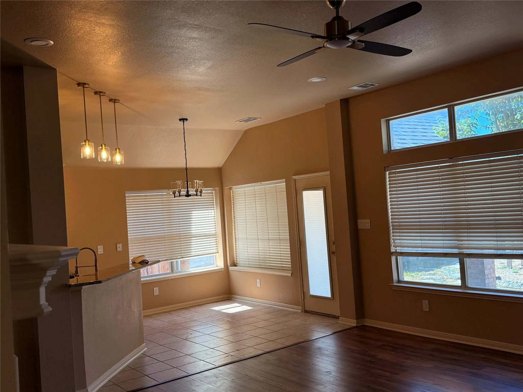 Single Family Residence For Sale in Tarrant County , 7804 Brook Meadow Lane, Fort Worth, Texas 76133, 3 Bedroom, 2 Bathroom, Garage spaces, 2,333 Sqft, built in 1999, mls#21409623, Real Estate Agent in Fort Worth, Homes For Sale in Tarrant county, Homes For Sale in Fort Worth, Realtor in Fort Worth Texas, Real Estate Brokerage Independent Realty Texas, Luminita Cordes Realtor