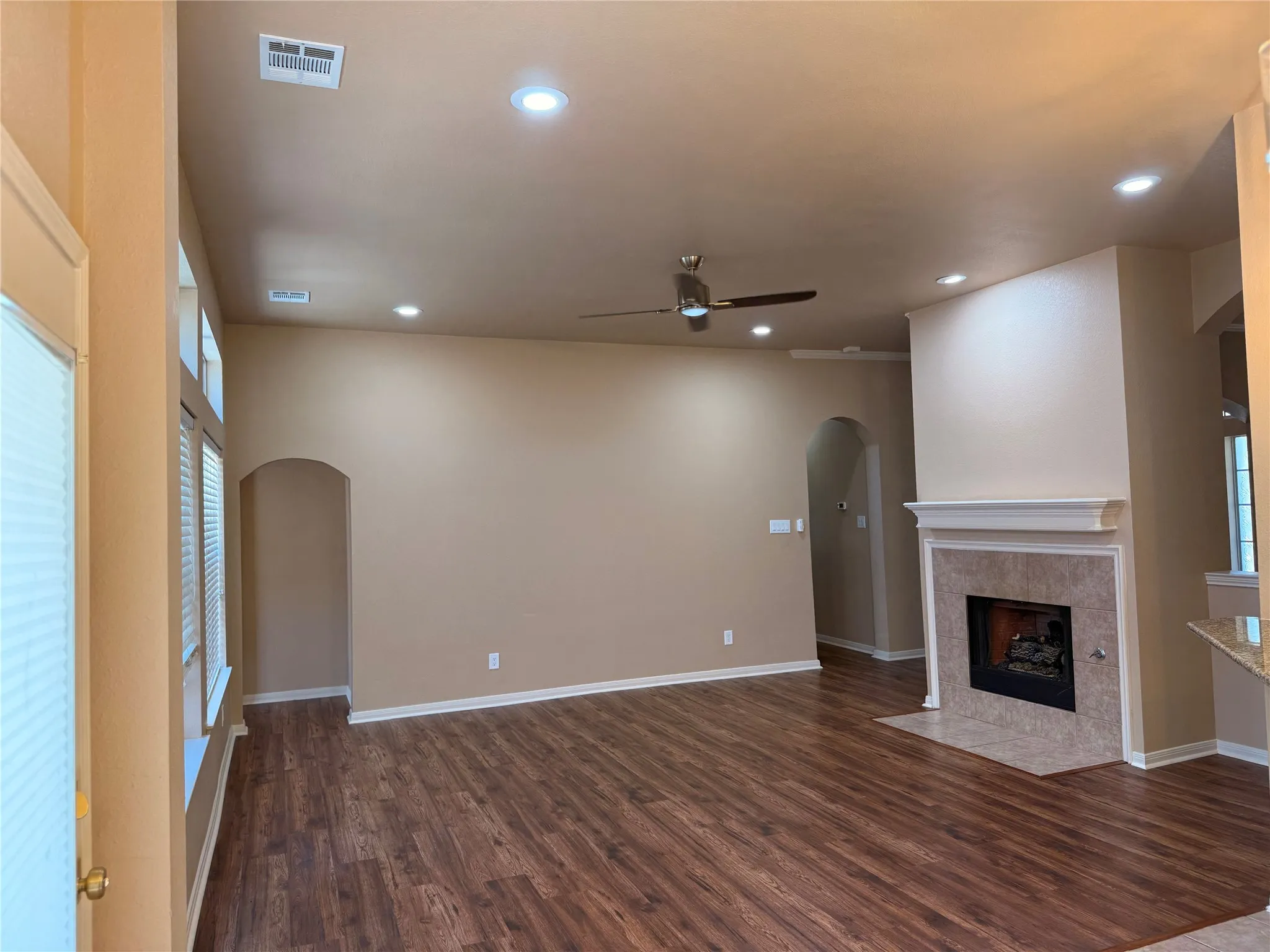 Single Family Residence For Sale in Tarrant County , 7804 Brook Meadow Lane, Fort Worth, Texas 76133, 3 Bedroom, 2 Bathroom, Garage spaces, 2,333 Sqft, built in 1999, mls#21409623, Real Estate Agent in Fort Worth, Homes For Sale in Tarrant county, Homes For Sale in Fort Worth, Realtor in Fort Worth Texas, Real Estate Brokerage Independent Realty Texas, Luminita Cordes Realtor