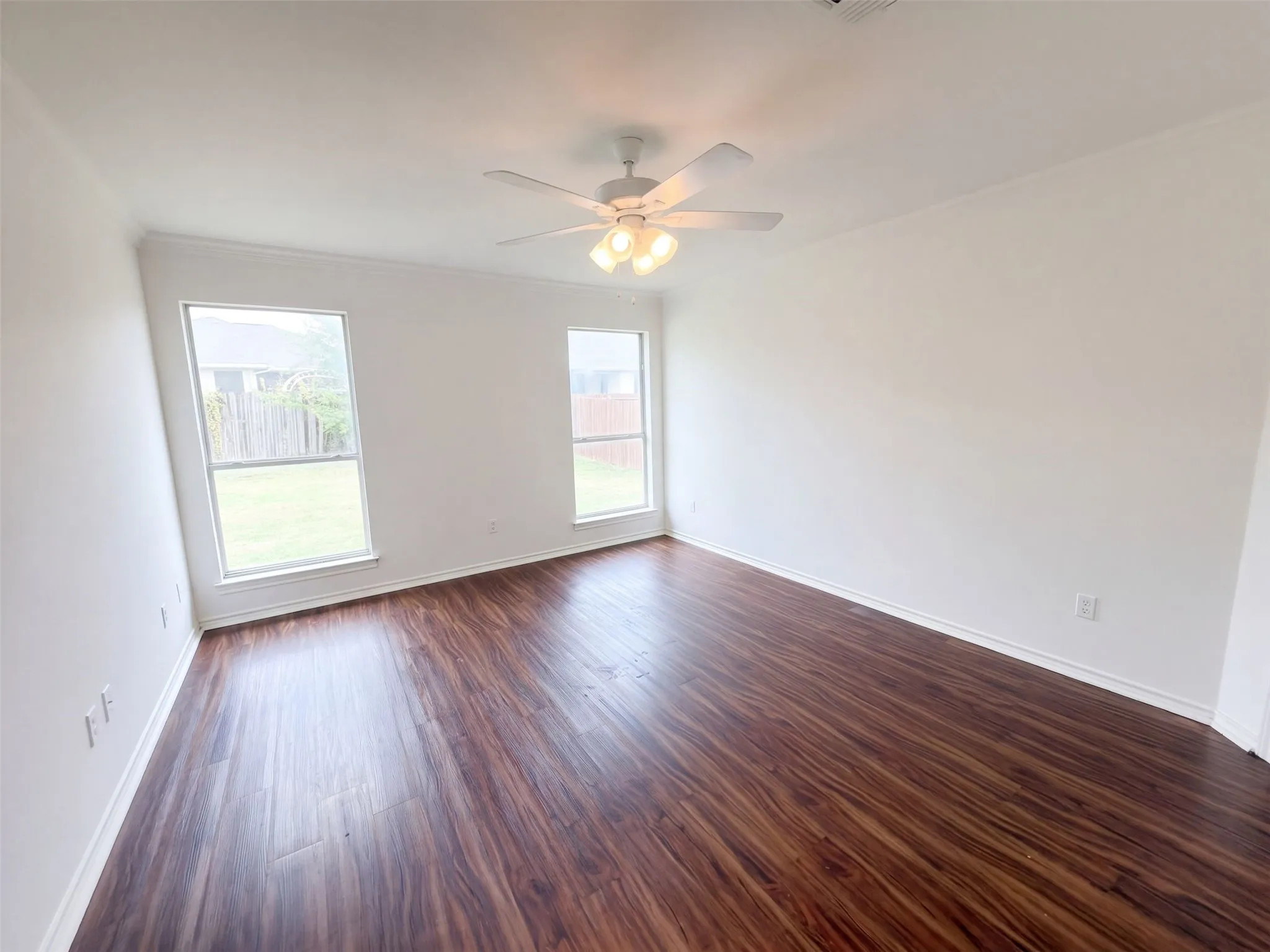 Single Family Residence For Sale in Johnson County , 208 Comanche Trail, Alvarado, Texas 76009, 3 Bedroom, 2 Bathroom, 2 Garage spaces, 1,267 Sqft, built in 2002, mls#21410150, Real Estate Agent in Alvarado, Homes For Sale in Johnson county, Homes For Sale in Alvarado, Realtor in Alvarado Texas, Real Estate Brokerage Independent Realty Texas, Luminita Cordes Realtor