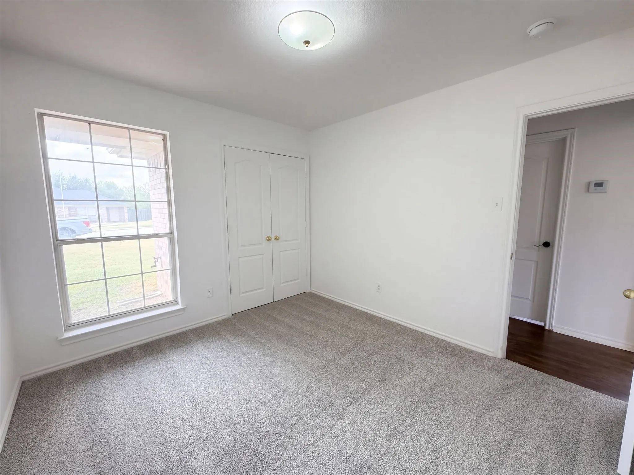 Single Family Residence For Sale in Johnson County , 208 Comanche Trail, Alvarado, Texas 76009, 3 Bedroom, 2 Bathroom, 2 Garage spaces, 1,267 Sqft, built in 2002, mls#21410150, Real Estate Agent in Alvarado, Homes For Sale in Johnson county, Homes For Sale in Alvarado, Realtor in Alvarado Texas, Real Estate Brokerage Independent Realty Texas, Luminita Cordes Realtor