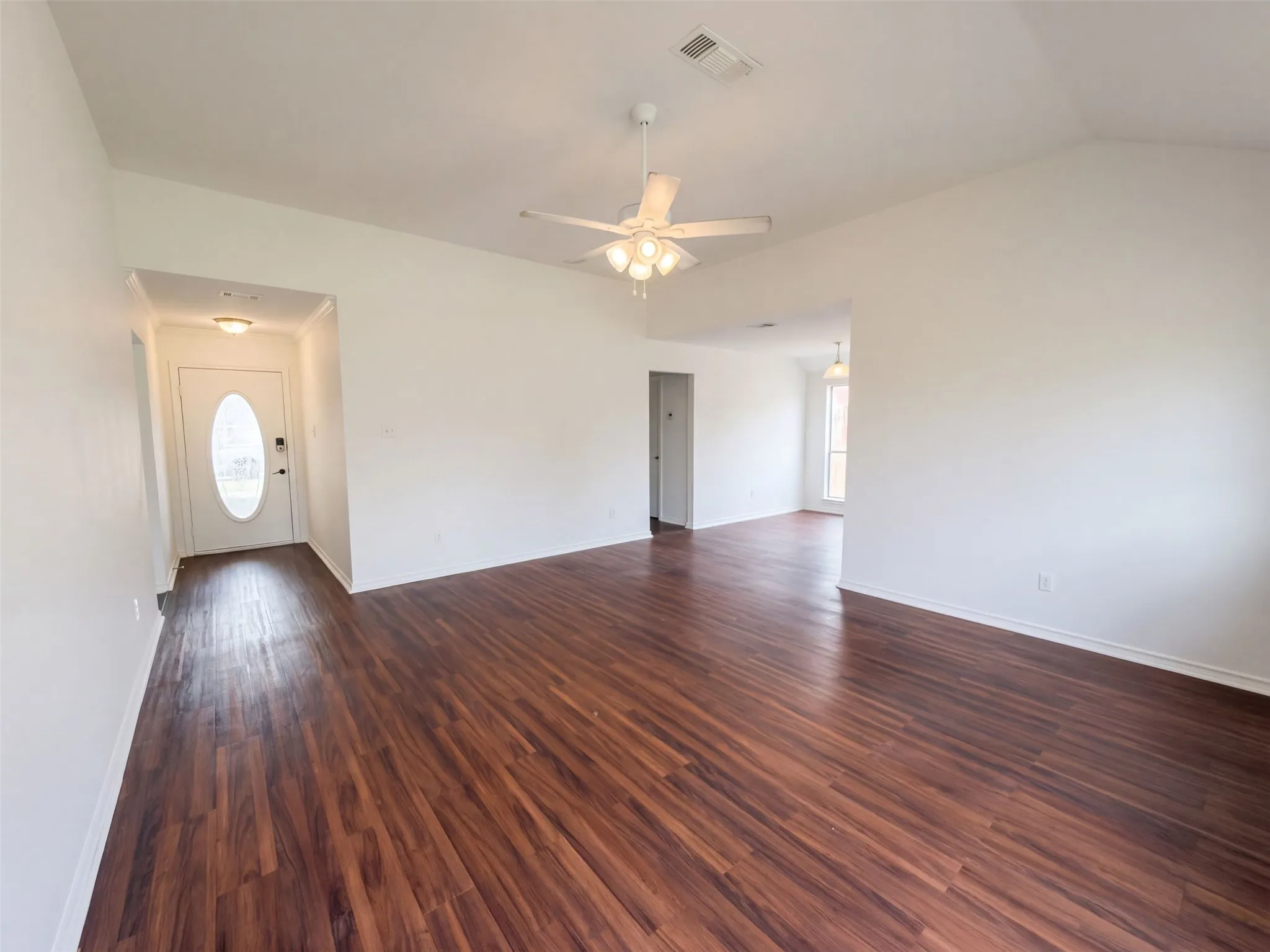 Single Family Residence For Sale in Johnson County , 208 Comanche Trail, Alvarado, Texas 76009, 3 Bedroom, 2 Bathroom, 2 Garage spaces, 1,267 Sqft, built in 2002, mls#21410150, Real Estate Agent in Alvarado, Homes For Sale in Johnson county, Homes For Sale in Alvarado, Realtor in Alvarado Texas, Real Estate Brokerage Independent Realty Texas, Luminita Cordes Realtor