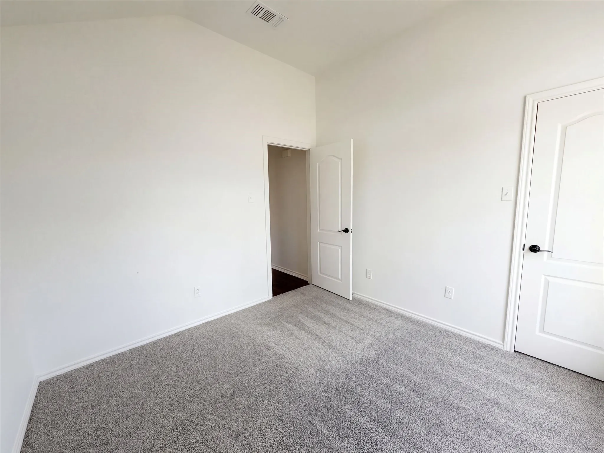 Single Family Residence For Sale in Johnson County , 208 Comanche Trail, Alvarado, Texas 76009, 3 Bedroom, 2 Bathroom, 2 Garage spaces, 1,267 Sqft, built in 2002, mls#21410150, Real Estate Agent in Alvarado, Homes For Sale in Johnson county, Homes For Sale in Alvarado, Realtor in Alvarado Texas, Real Estate Brokerage Independent Realty Texas, Luminita Cordes Realtor