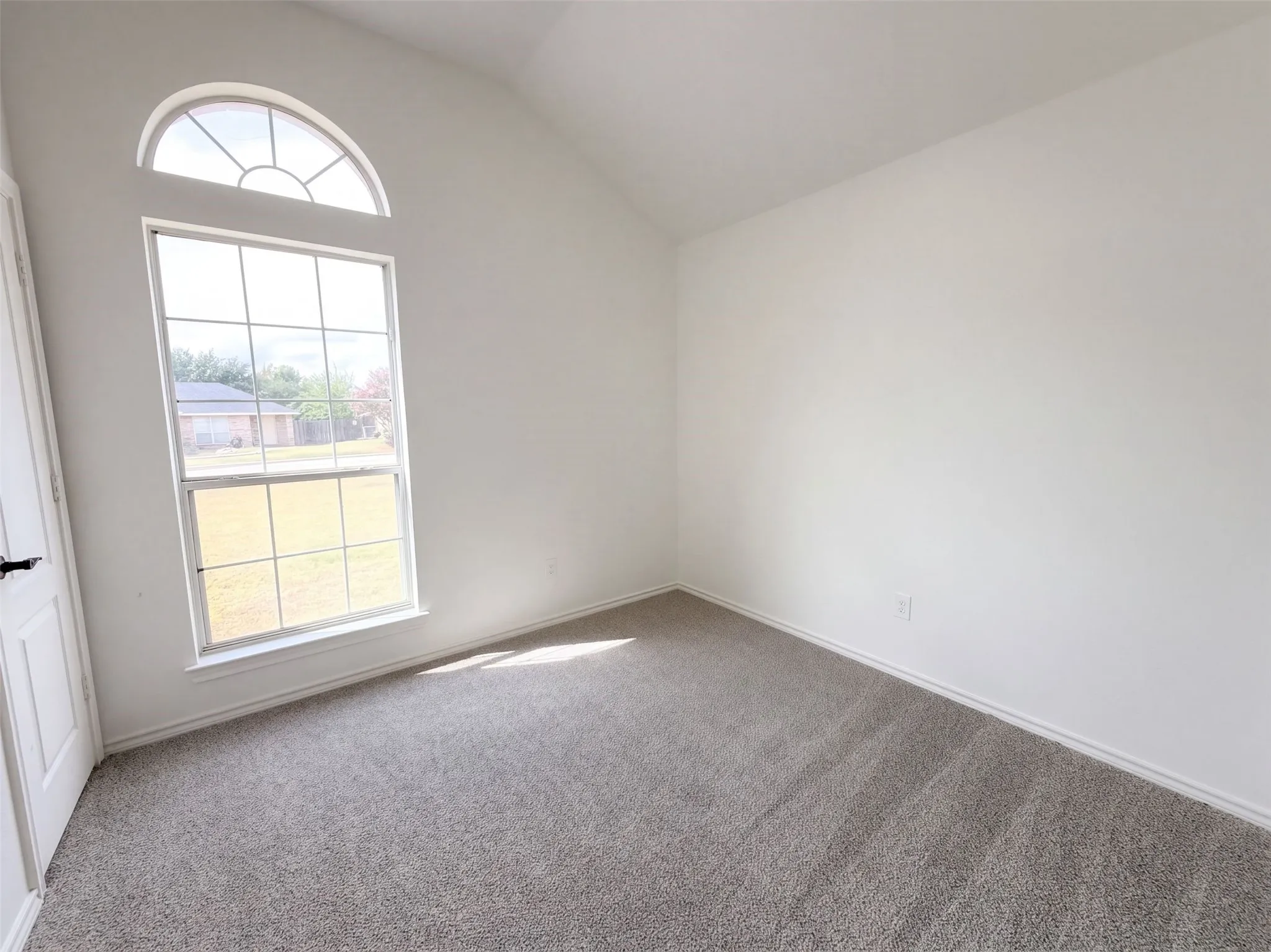 Single Family Residence For Sale in Johnson County , 208 Comanche Trail, Alvarado, Texas 76009, 3 Bedroom, 2 Bathroom, 2 Garage spaces, 1,267 Sqft, built in 2002, mls#21410150, Real Estate Agent in Alvarado, Homes For Sale in Johnson county, Homes For Sale in Alvarado, Realtor in Alvarado Texas, Real Estate Brokerage Independent Realty Texas, Luminita Cordes Realtor
