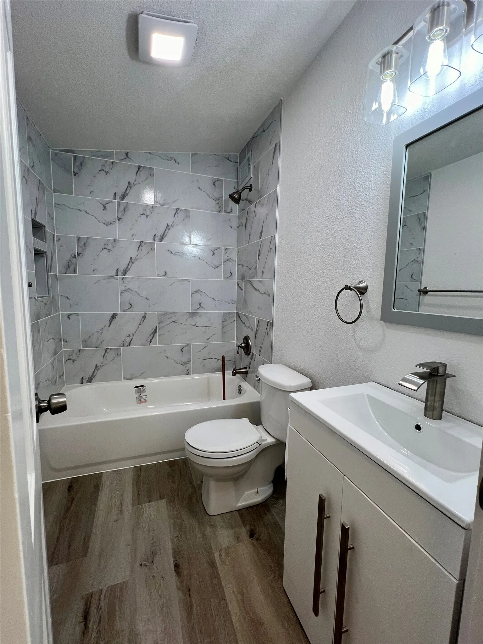 Single Family Residence For Rent in Tarrant County , 909 Hallum Street, River Oaks, Texas 76114, 4 Bedroom, 2 Bathroom, 2 Garage spaces, 1,876 Sqft, built in 1946, mls#21410128, Real Estate Agent in River Oaks, Homes For Rent in Tarrant county, Homes For Rent in River Oaks, Realtor in River Oaks Texas, Real Estate Brokerage Independent Realty Texas, Luminita Cordes Realtor