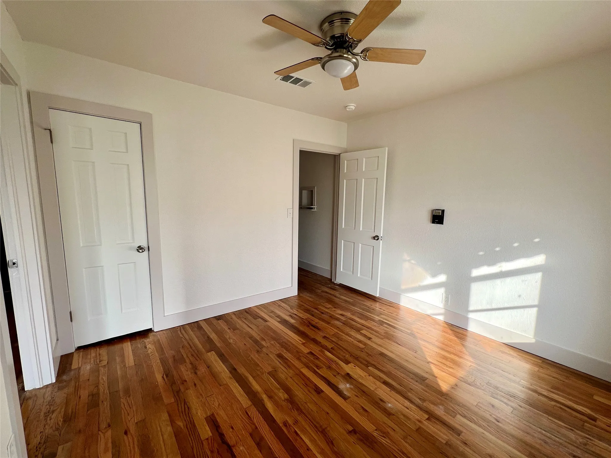 Single Family Residence For Rent in Tarrant County , 909 Hallum Street, River Oaks, Texas 76114, 4 Bedroom, 2 Bathroom, 2 Garage spaces, 1,876 Sqft, built in 1946, mls#21410128, Real Estate Agent in River Oaks, Homes For Rent in Tarrant county, Homes For Rent in River Oaks, Realtor in River Oaks Texas, Real Estate Brokerage Independent Realty Texas, Luminita Cordes Realtor