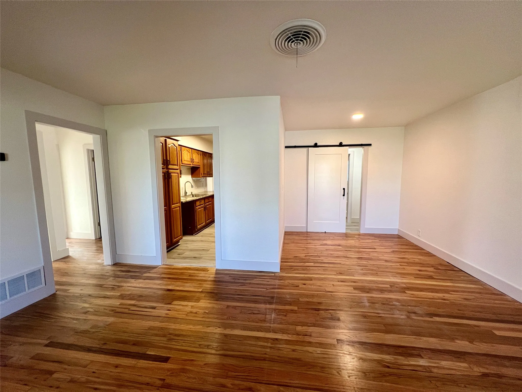 Single Family Residence For Rent in Tarrant County , 909 Hallum Street, River Oaks, Texas 76114, 4 Bedroom, 2 Bathroom, 2 Garage spaces, 1,876 Sqft, built in 1946, mls#21410128, Real Estate Agent in River Oaks, Homes For Rent in Tarrant county, Homes For Rent in River Oaks, Realtor in River Oaks Texas, Real Estate Brokerage Independent Realty Texas, Luminita Cordes Realtor