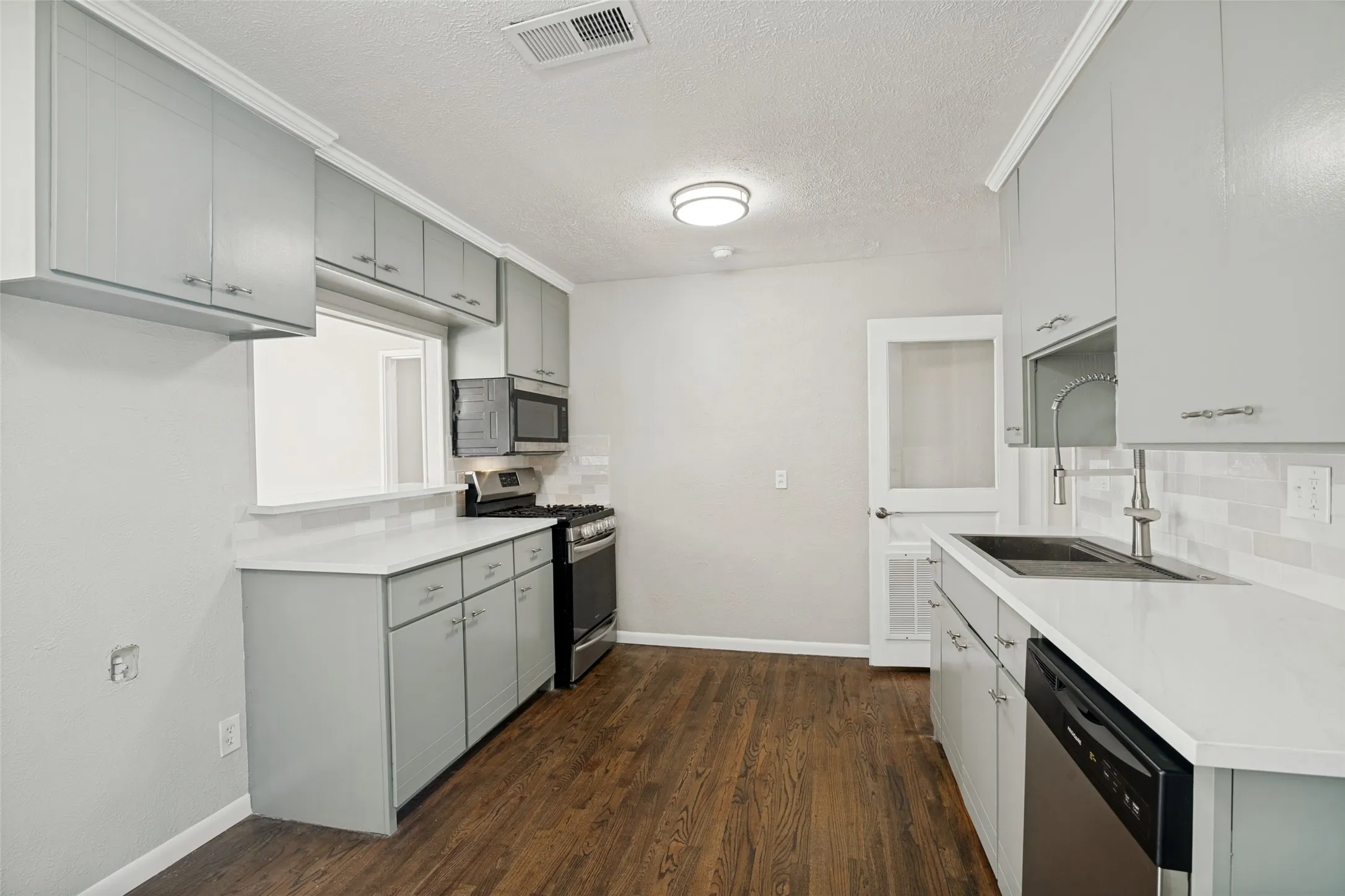 Single Family Residence For Sale in Dallas County , 10429 Aledo Drive, Dallas, Texas 75228, 3 Bedroom, 1 Bathroom, 1 Garage spaces, 1,040 Sqft, built in 1950, mls#21409743, Real Estate Agent in Dallas, Homes For Sale in Dallas county, Homes For Sale in Dallas, Realtor in Dallas Texas, Real Estate Brokerage Independent Realty Texas, Luminita Cordes Realtor