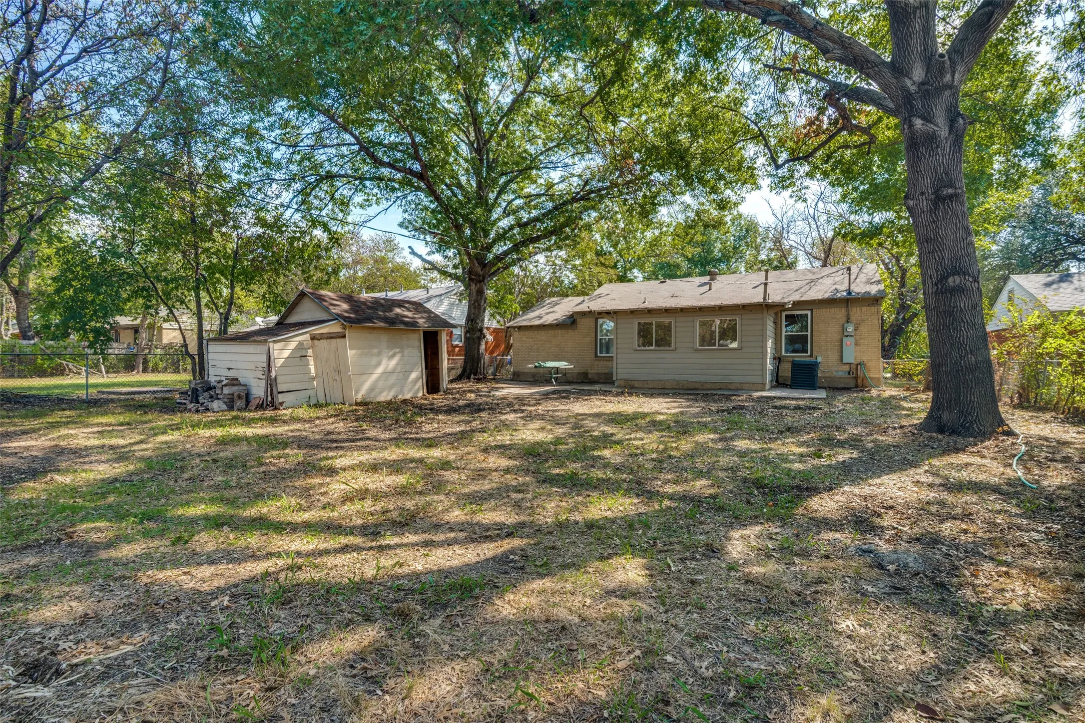 Single Family Residence For Sale in Dallas County , 10429 Aledo Drive, Dallas, Texas 75228, 3 Bedroom, 1 Bathroom, 1 Garage spaces, 1,040 Sqft, built in 1950, mls#21409743, Real Estate Agent in Dallas, Homes For Sale in Dallas county, Homes For Sale in Dallas, Realtor in Dallas Texas, Real Estate Brokerage Independent Realty Texas, Luminita Cordes Realtor