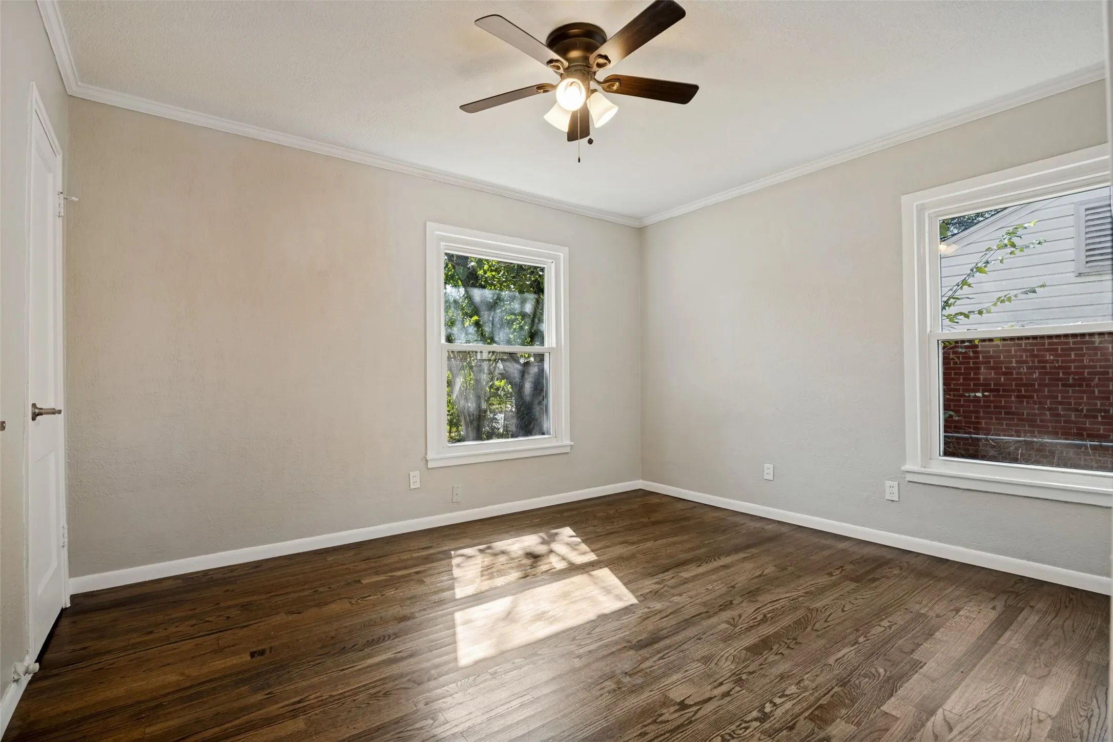 Single Family Residence For Sale in Dallas County , 10429 Aledo Drive, Dallas, Texas 75228, 3 Bedroom, 1 Bathroom, 1 Garage spaces, 1,040 Sqft, built in 1950, mls#21409743, Real Estate Agent in Dallas, Homes For Sale in Dallas county, Homes For Sale in Dallas, Realtor in Dallas Texas, Real Estate Brokerage Independent Realty Texas, Luminita Cordes Realtor