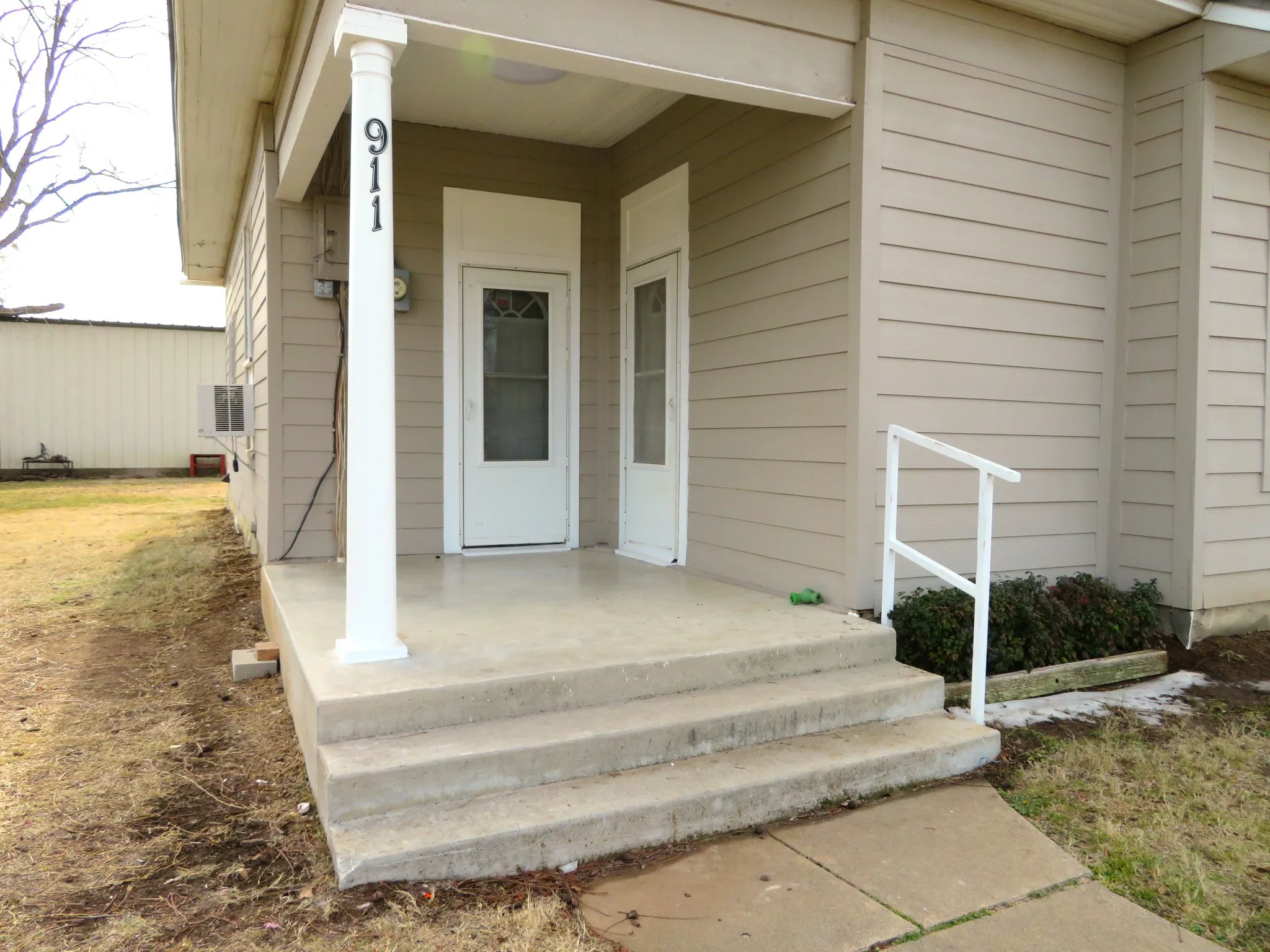 Single Family Residence For Sale in Coleman County , 911 W Liveoak Street, Coleman, Texas 76834, 3 Bedroom, 2 Bathroom, 4 Garage spaces, 1,778 Sqft, built in 1913, mls#21410158, Real Estate Agent in Coleman, Homes For Sale in Coleman county, Homes For Sale in Coleman, Realtor in Coleman Texas, Real Estate Brokerage Independent Realty Texas, Luminita Cordes Realtor