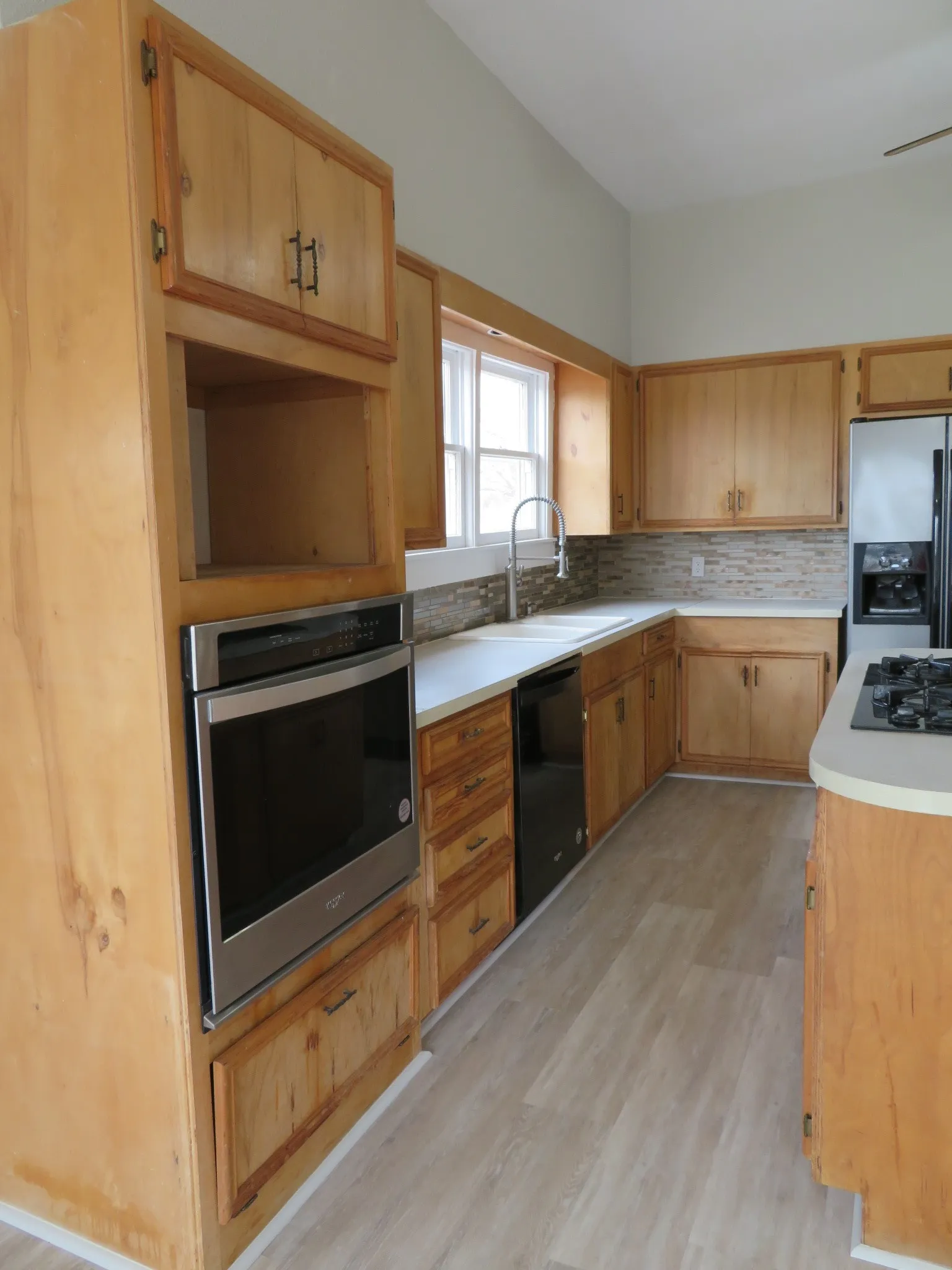 Single Family Residence For Sale in Coleman County , 911 W Liveoak Street, Coleman, Texas 76834, 3 Bedroom, 2 Bathroom, 4 Garage spaces, 1,778 Sqft, built in 1913, mls#21410158, Real Estate Agent in Coleman, Homes For Sale in Coleman county, Homes For Sale in Coleman, Realtor in Coleman Texas, Real Estate Brokerage Independent Realty Texas, Luminita Cordes Realtor