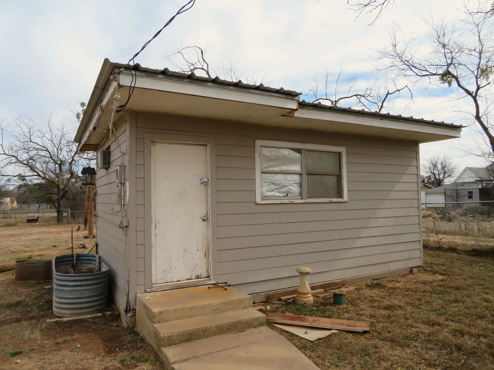 Single Family Residence For Sale in Coleman County , 911 W Liveoak Street, Coleman, Texas 76834, 3 Bedroom, 2 Bathroom, 4 Garage spaces, 1,778 Sqft, built in 1913, mls#21410158, Real Estate Agent in Coleman, Homes For Sale in Coleman county, Homes For Sale in Coleman, Realtor in Coleman Texas, Real Estate Brokerage Independent Realty Texas, Luminita Cordes Realtor