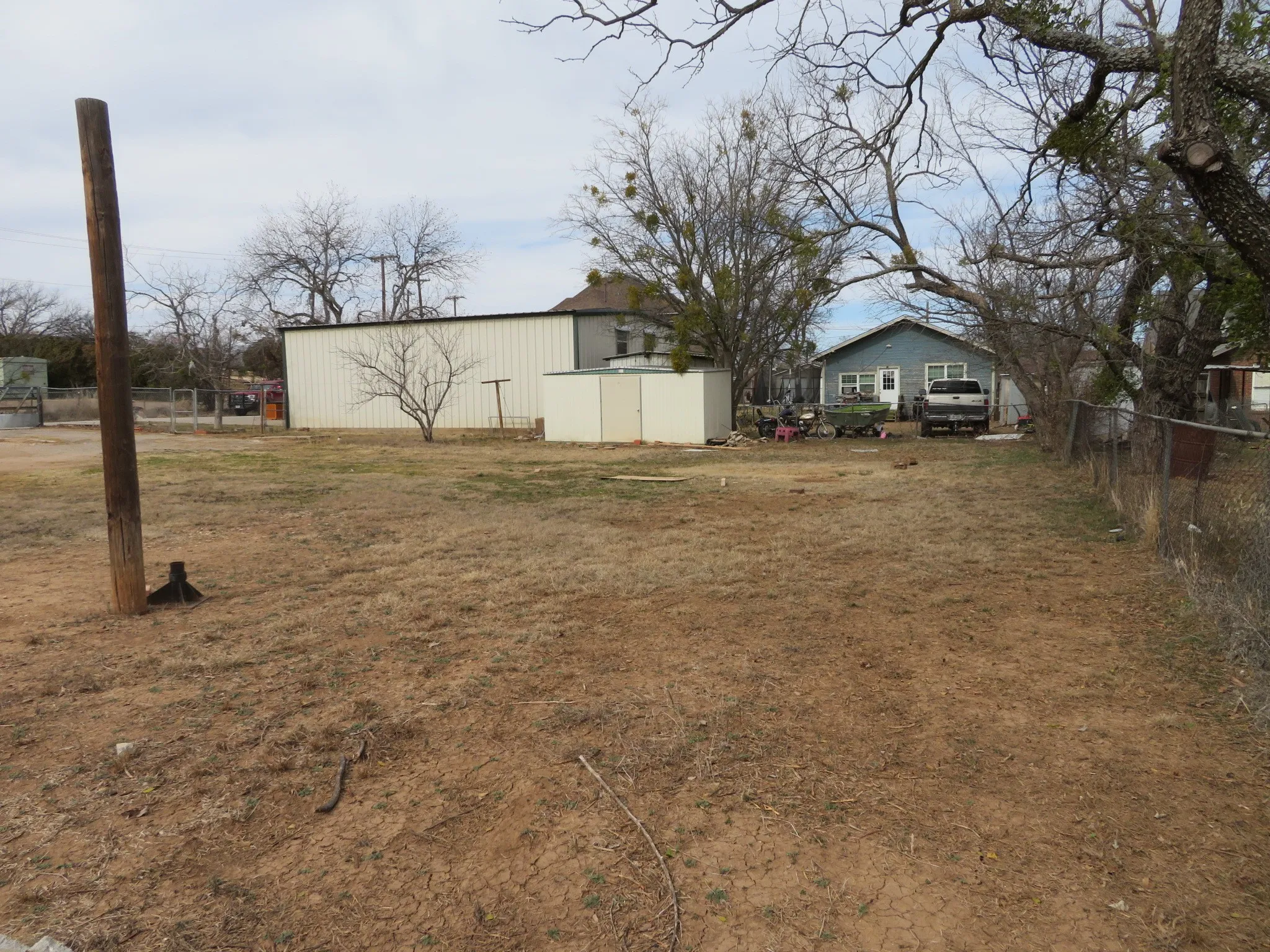 Single Family Residence For Sale in Coleman County , 911 W Liveoak Street, Coleman, Texas 76834, 3 Bedroom, 2 Bathroom, 4 Garage spaces, 1,778 Sqft, built in 1913, mls#21410158, Real Estate Agent in Coleman, Homes For Sale in Coleman county, Homes For Sale in Coleman, Realtor in Coleman Texas, Real Estate Brokerage Independent Realty Texas, Luminita Cordes Realtor