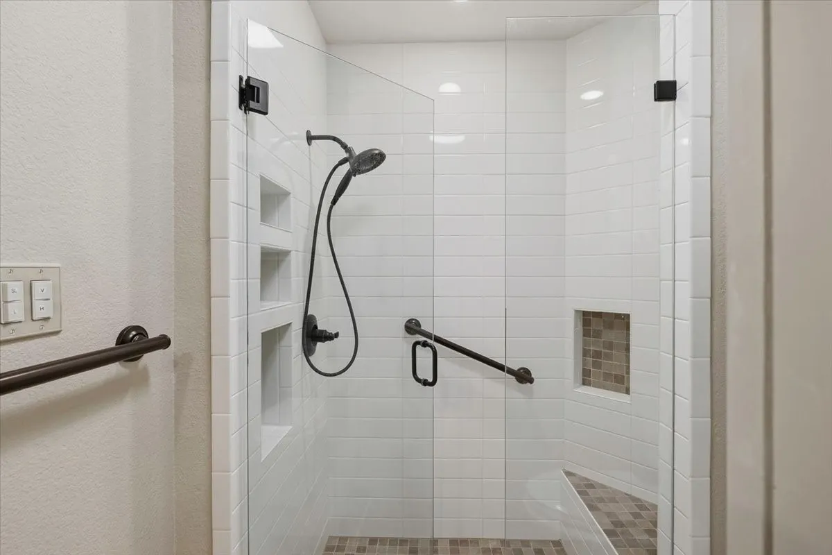 Condominium For Sale in Tarrant County , 6137 Haley Lane, Fort Worth, Texas 76132, 3 Bedroom, 2 Bathroom, 2 Garage spaces, 1,741 Sqft, built in 1998, mls#21409063, Real Estate Agent in Fort Worth, Homes For Sale in Tarrant county, Homes For Sale in Fort Worth, Realtor in Fort Worth Texas, Real Estate Brokerage Independent Realty Texas, Luminita Cordes Realtor