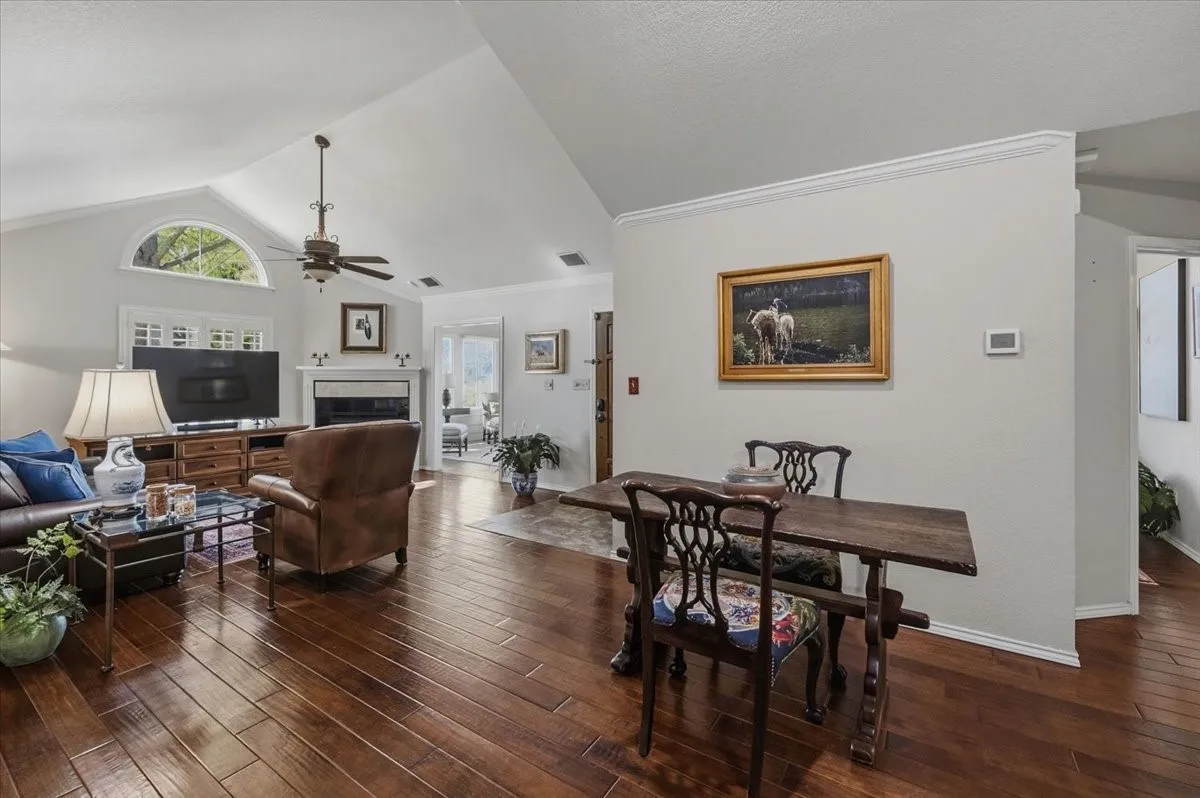 Condominium For Sale in Tarrant County , 6137 Haley Lane, Fort Worth, Texas 76132, 3 Bedroom, 2 Bathroom, 2 Garage spaces, 1,741 Sqft, built in 1998, mls#21409063, Real Estate Agent in Fort Worth, Homes For Sale in Tarrant county, Homes For Sale in Fort Worth, Realtor in Fort Worth Texas, Real Estate Brokerage Independent Realty Texas, Luminita Cordes Realtor